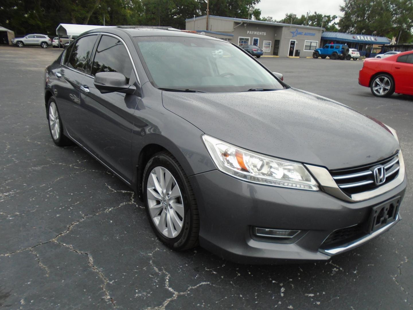 2013 GRAY /BLACK Honda Accord EX-L V6 Sedan AT (1HGCR3F88DA) with an 3.5L V6 SOHC 24V engine, 6-Speed Automatic transmission, located at 6112 N Florida Avenue, Tampa, FL, 33604, (888) 521-5131, 27.954929, -82.459534 - 499$ down plus tax & tag. - Photo#3