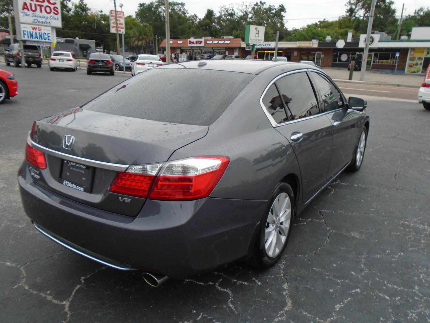 2013 GRAY /BLACK Honda Accord EX-L V6 Sedan AT (1HGCR3F88DA) with an 3.5L V6 SOHC 24V engine, 6-Speed Automatic transmission, located at 6112 N Florida Avenue, Tampa, FL, 33604, (888) 521-5131, 27.954929, -82.459534 - 499$ down plus tax & tag. - Photo#6