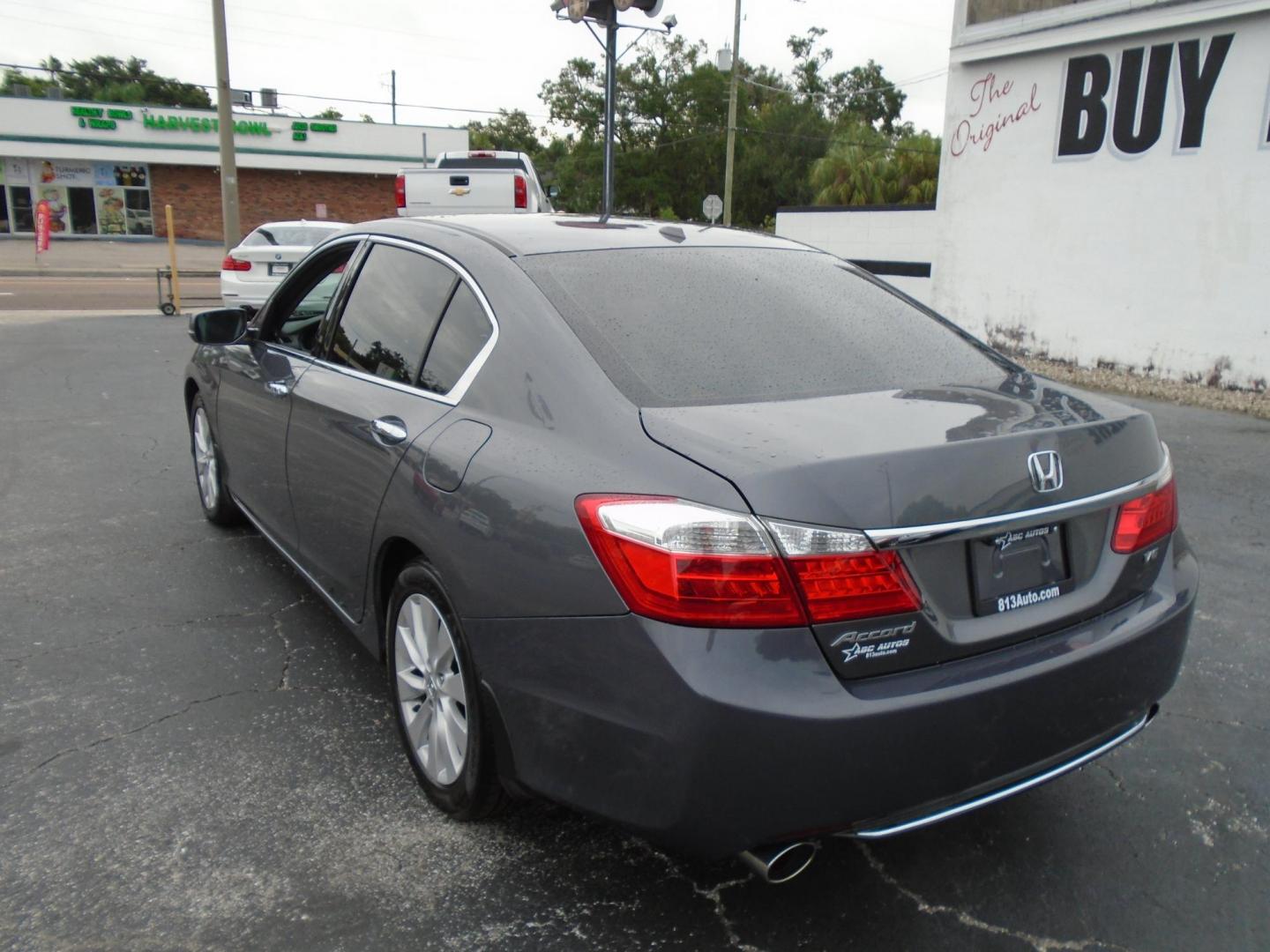 2013 GRAY /BLACK Honda Accord EX-L V6 Sedan AT (1HGCR3F88DA) with an 3.5L V6 SOHC 24V engine, 6-Speed Automatic transmission, located at 6112 N Florida Avenue, Tampa, FL, 33604, (888) 521-5131, 27.954929, -82.459534 - 499$ down plus tax & tag. - Photo#5
