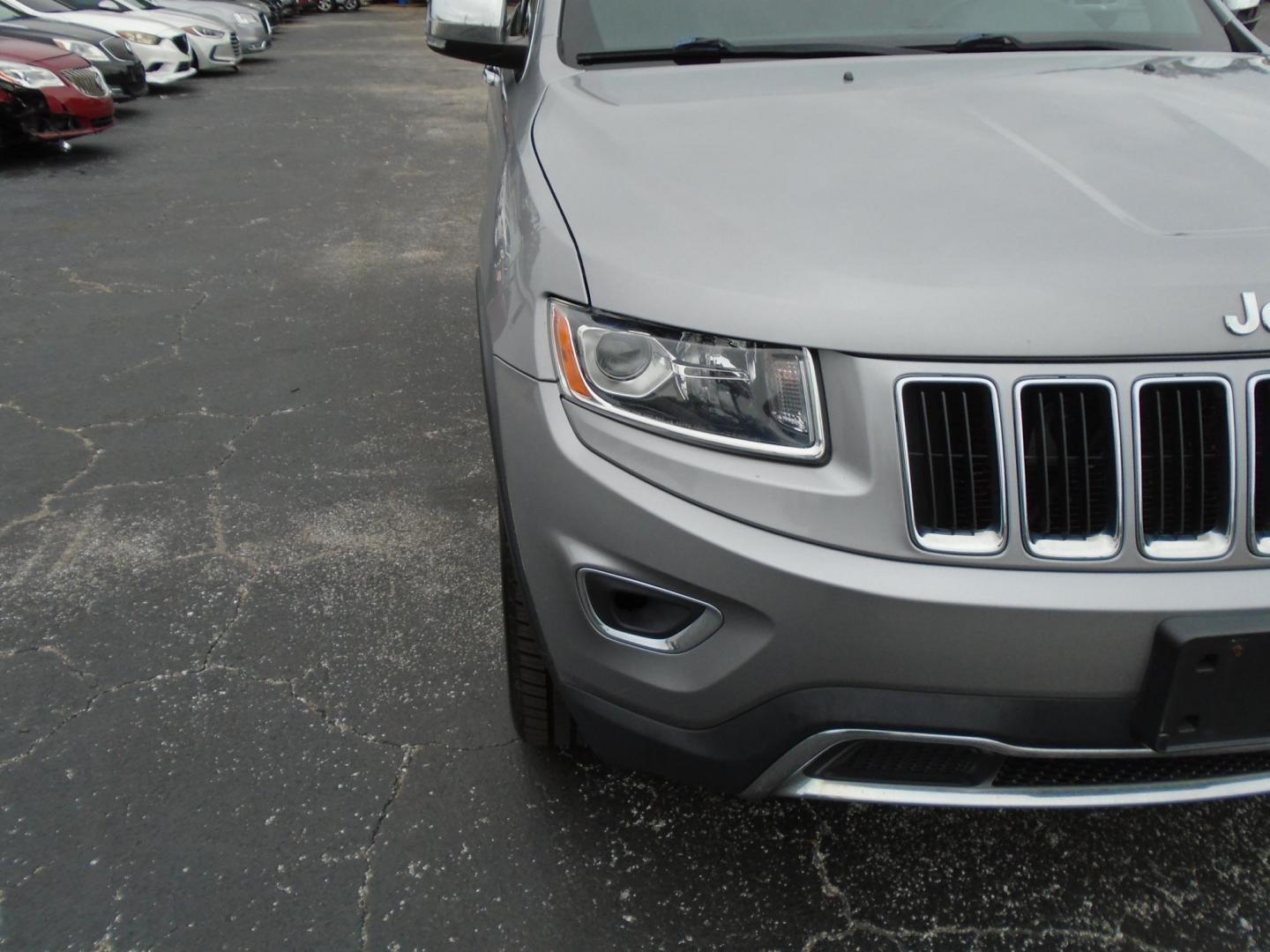 2014 SILVER /Black Jeep Grand Cherokee Limited 4WD (1C4RJFBG5EC) with an 3.6L V6 DOHC 24V engine, 5-Speed Automatic transmission, located at 6112 N Florida Avenue, Tampa, FL, 33604, (888) 521-5131, 27.954929, -82.459534 - 499$ down plus tax & tag. - Photo#5