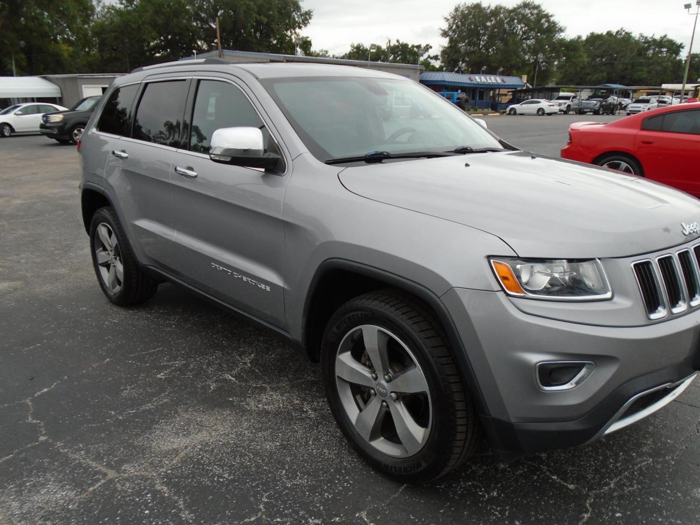 2014 SILVER /Black Jeep Grand Cherokee Limited 4WD (1C4RJFBG5EC) with an 3.6L V6 DOHC 24V engine, 5-Speed Automatic transmission, located at 6112 N Florida Avenue, Tampa, FL, 33604, (888) 521-5131, 27.954929, -82.459534 - 499$ down plus tax & tag. - Photo#6