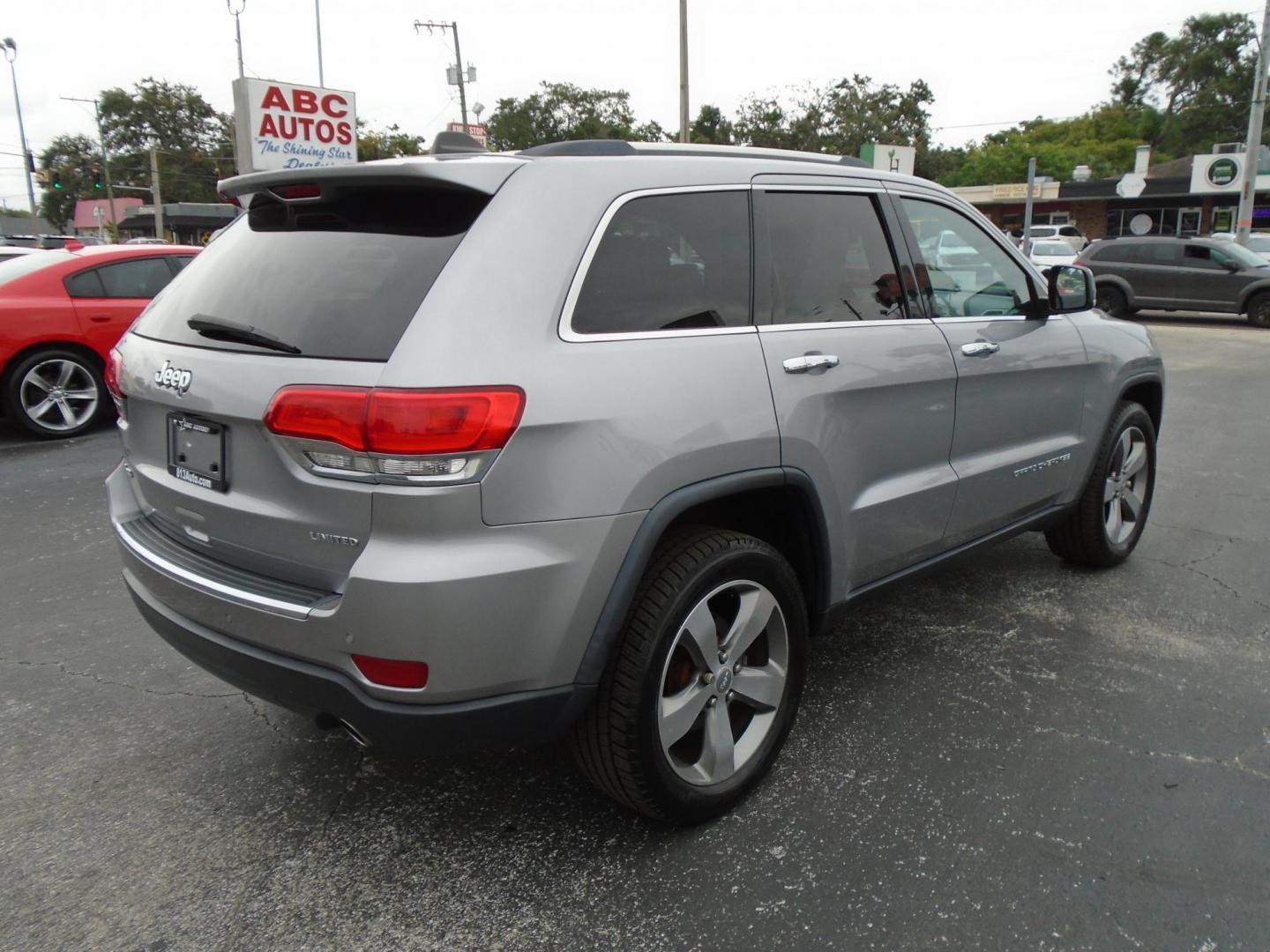 2014 SILVER /Black Jeep Grand Cherokee Limited 4WD (1C4RJFBG5EC) with an 3.6L V6 DOHC 24V engine, 5-Speed Automatic transmission, located at 6112 N Florida Avenue, Tampa, FL, 33604, (888) 521-5131, 27.954929, -82.459534 - 499$ down plus tax & tag. - Photo#8