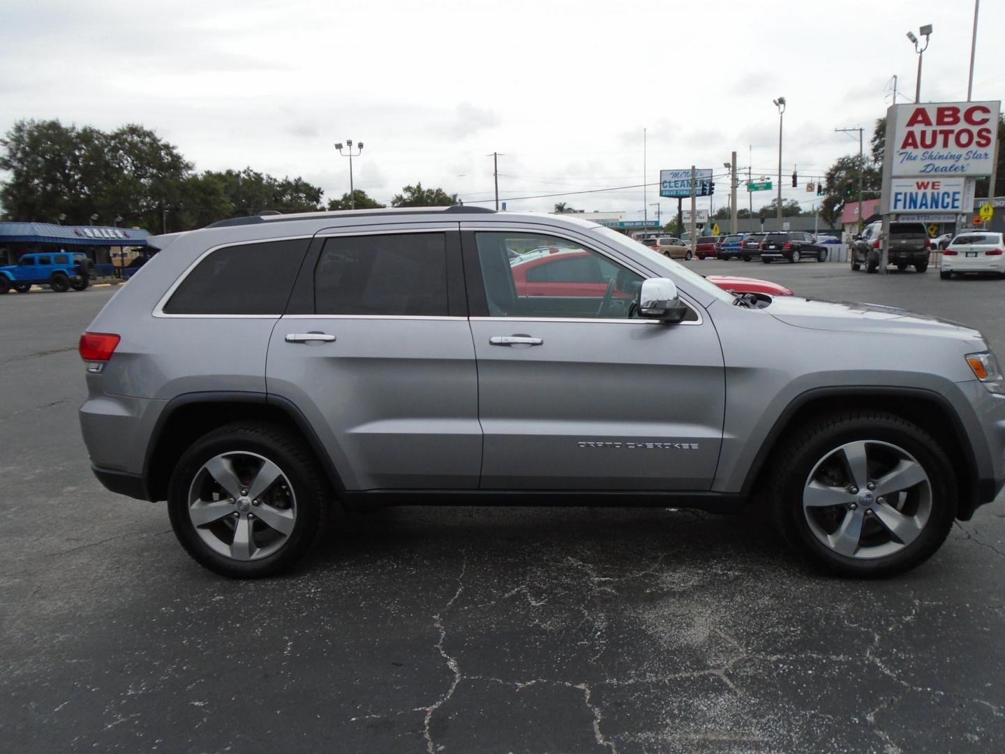 2014 SILVER /Black Jeep Grand Cherokee Limited 4WD (1C4RJFBG5EC) with an 3.6L V6 DOHC 24V engine, 5-Speed Automatic transmission, located at 6112 N Florida Avenue, Tampa, FL, 33604, (888) 521-5131, 27.954929, -82.459534 - 499$ down plus tax & tag. - Photo#7