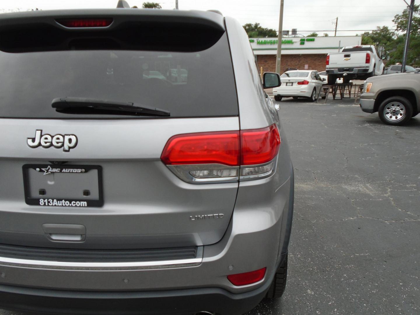 2014 SILVER /Black Jeep Grand Cherokee Limited 4WD (1C4RJFBG5EC) with an 3.6L V6 DOHC 24V engine, 5-Speed Automatic transmission, located at 6112 N Florida Avenue, Tampa, FL, 33604, (888) 521-5131, 27.954929, -82.459534 - 499$ down plus tax & tag. - Photo#9
