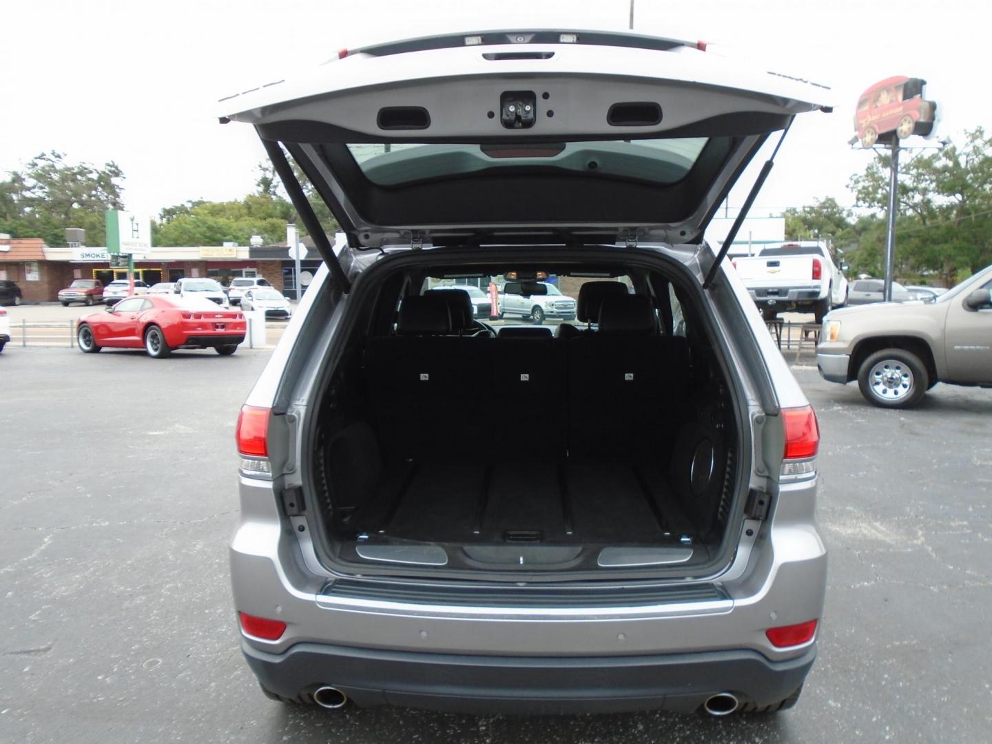 2014 SILVER /Black Jeep Grand Cherokee Limited 4WD (1C4RJFBG5EC) with an 3.6L V6 DOHC 24V engine, 5-Speed Automatic transmission, located at 6112 N Florida Avenue, Tampa, FL, 33604, (888) 521-5131, 27.954929, -82.459534 - 499$ down plus tax & tag. - Photo#11