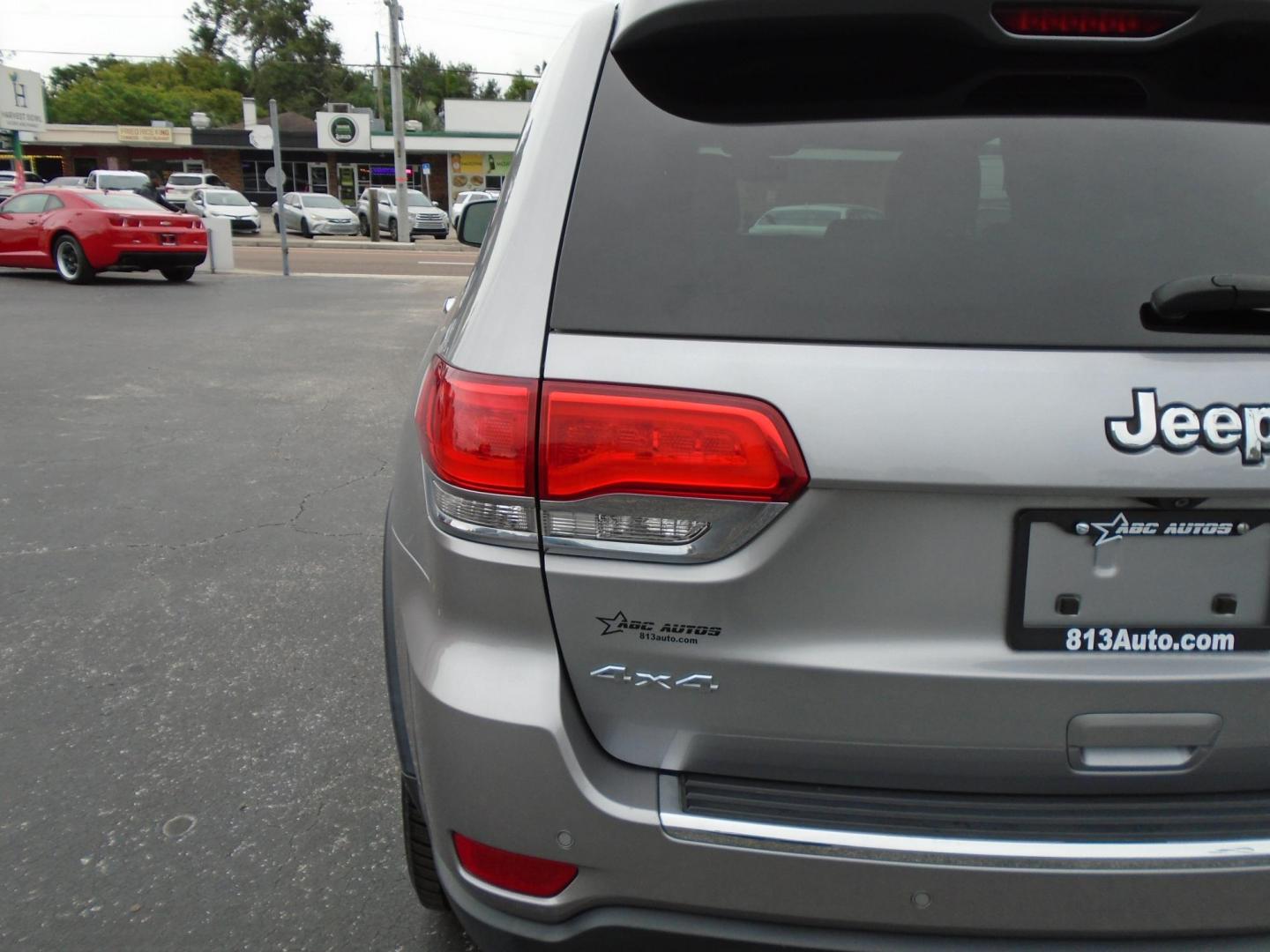2014 SILVER /Black Jeep Grand Cherokee Limited 4WD (1C4RJFBG5EC) with an 3.6L V6 DOHC 24V engine, 5-Speed Automatic transmission, located at 6112 N Florida Avenue, Tampa, FL, 33604, (888) 521-5131, 27.954929, -82.459534 - 499$ down plus tax & tag. - Photo#12