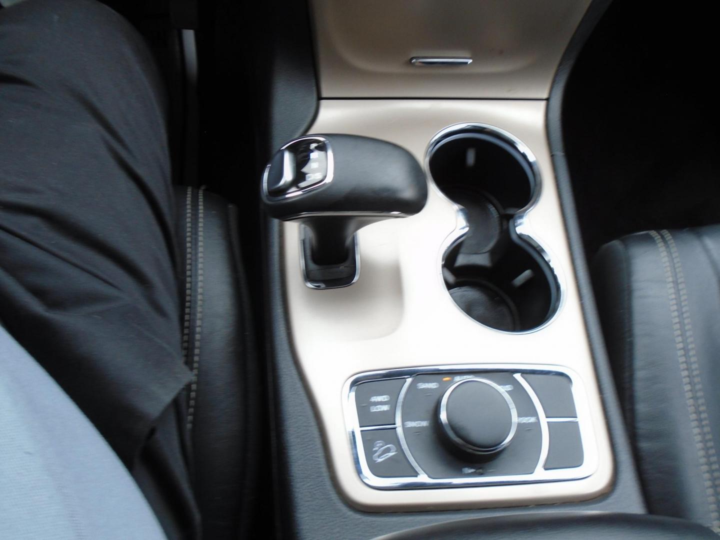 2014 SILVER /Black Jeep Grand Cherokee Limited 4WD (1C4RJFBG5EC) with an 3.6L V6 DOHC 24V engine, 5-Speed Automatic transmission, located at 6112 N Florida Avenue, Tampa, FL, 33604, (888) 521-5131, 27.954929, -82.459534 - 499$ down plus tax & tag. - Photo#18