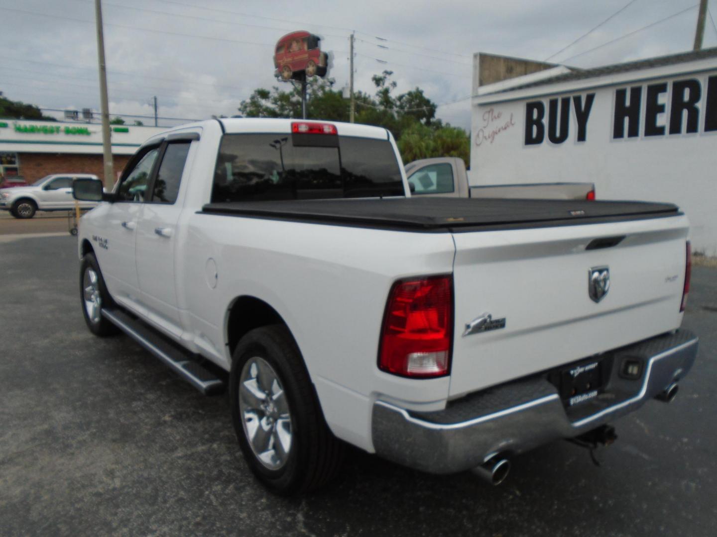 2015 White /GREY RAM 1500 SLT Quad Cab 2WD (1C6RR6GT8FS) with an 5.7L V8 OHV 16V engine, 6-Speed Automatic transmission, located at 6112 N Florida Avenue, Tampa, FL, 33604, (888) 521-5131, 27.954929, -82.459534 - $499 down plus tax & tag.- Photo#6