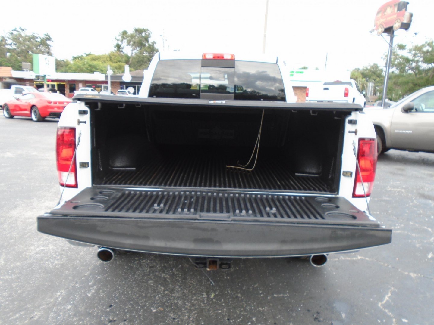 2015 White /GREY RAM 1500 SLT Quad Cab 2WD (1C6RR6GT8FS) with an 5.7L V8 OHV 16V engine, 6-Speed Automatic transmission, located at 6112 N Florida Avenue, Tampa, FL, 33604, (888) 521-5131, 27.954929, -82.459534 - $499 down plus tax & tag.- Photo#7