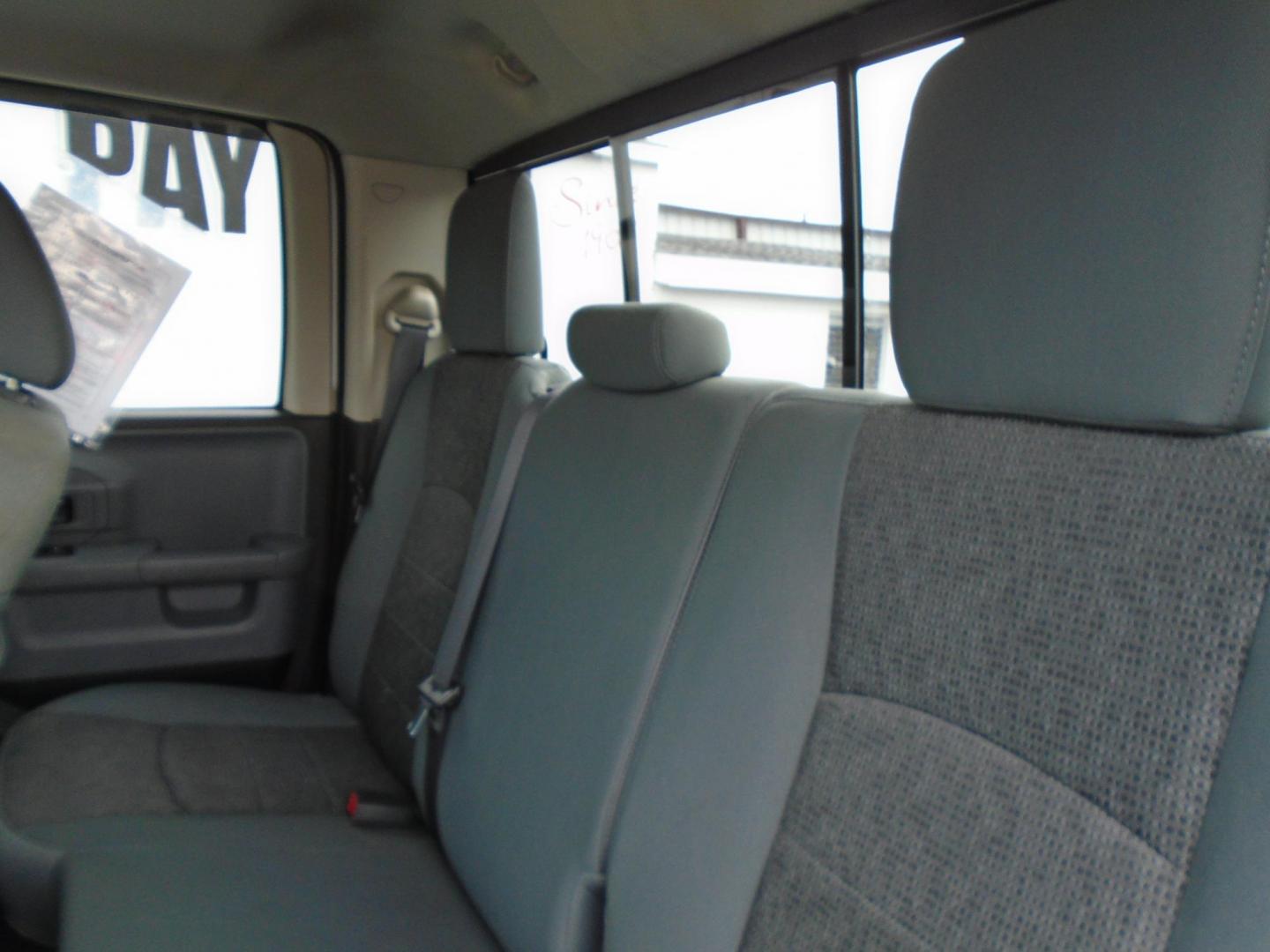 2015 White /GREY RAM 1500 SLT Quad Cab 2WD (1C6RR6GT8FS) with an 5.7L V8 OHV 16V engine, 6-Speed Automatic transmission, located at 6112 N Florida Avenue, Tampa, FL, 33604, (888) 521-5131, 27.954929, -82.459534 - $499 down plus tax & tag.- Photo#13