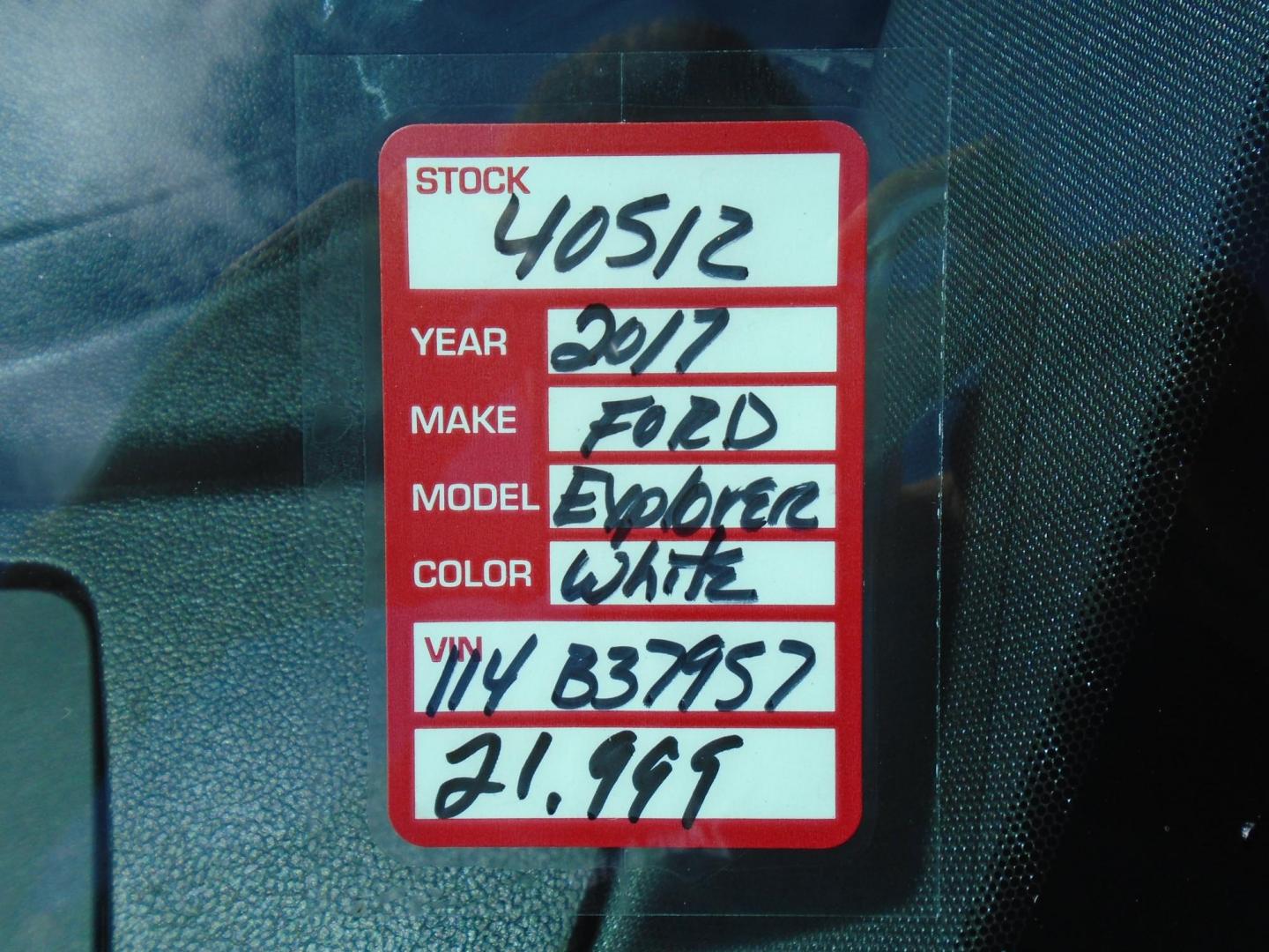 2017 GRAY /BLACK & WHITE Ford Explorer XLT FWD (1FM5K7D83HG) with an 3.5L V6 DOHC 24V engine, 6A transmission, located at 6112 N Florida Avenue, Tampa, FL, 33604, (888) 521-5131, 27.954929, -82.459534 - 499$ Down plus tax & tag. - Photo#18