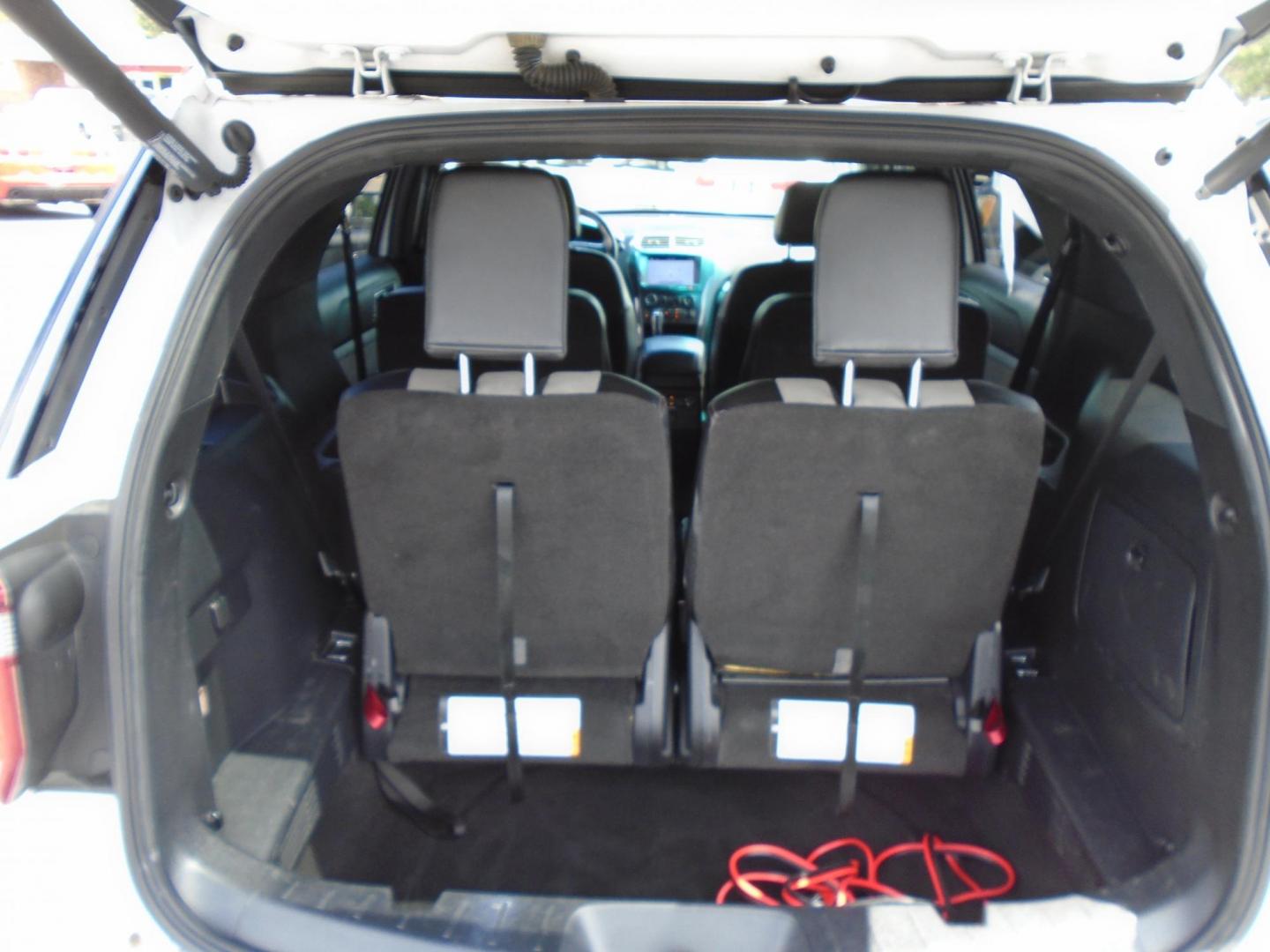 2017 GRAY /BLACK & WHITE Ford Explorer XLT FWD (1FM5K7D83HG) with an 3.5L V6 DOHC 24V engine, 6A transmission, located at 6112 N Florida Avenue, Tampa, FL, 33604, (888) 521-5131, 27.954929, -82.459534 - 499$ Down plus tax & tag. - Photo#11