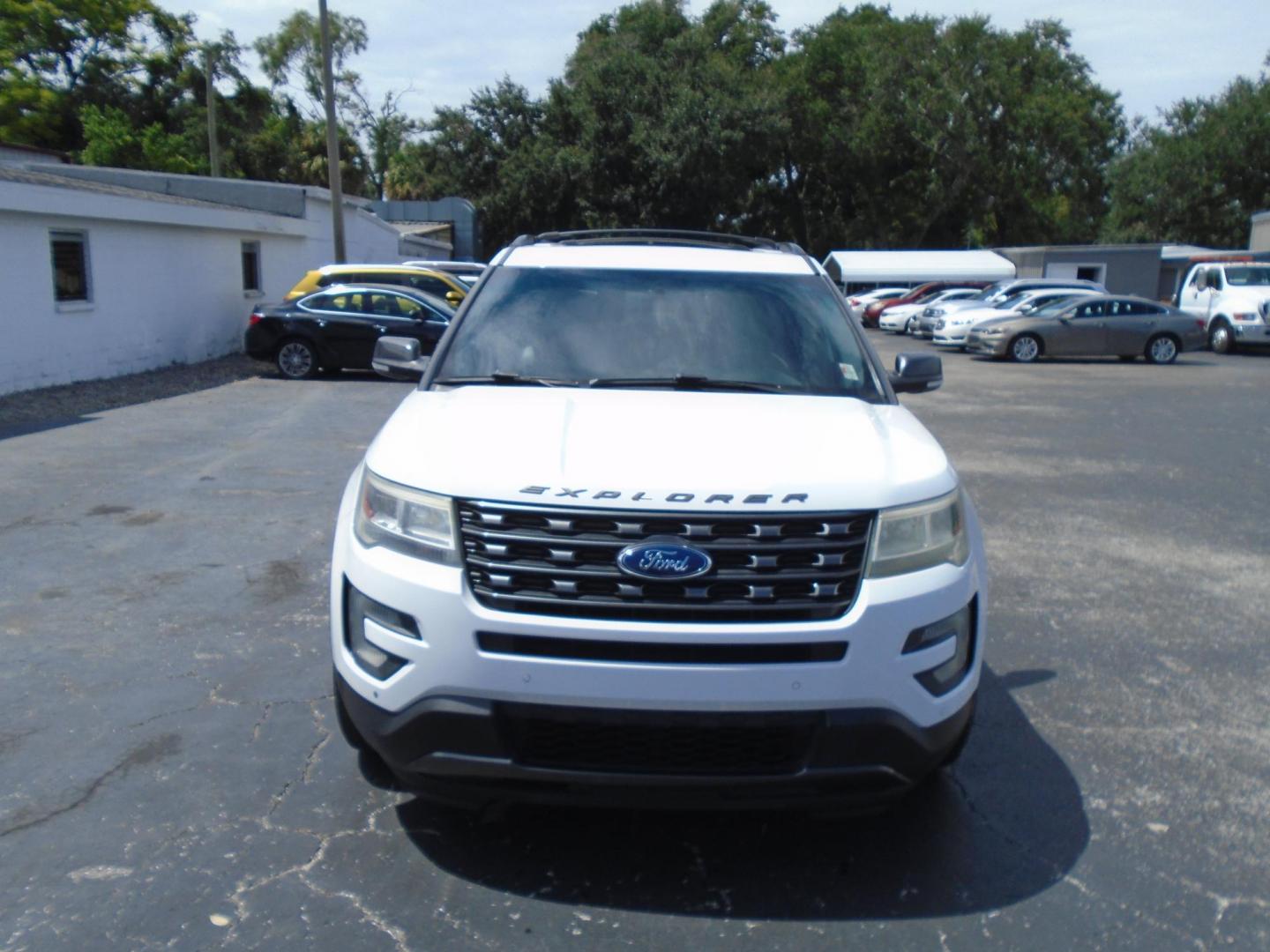 2017 GRAY /BLACK & WHITE Ford Explorer XLT FWD (1FM5K7D83HG) with an 3.5L V6 DOHC 24V engine, 6A transmission, located at 6112 N Florida Avenue, Tampa, FL, 33604, (888) 521-5131, 27.954929, -82.459534 - 499$ Down plus tax & tag. - Photo#1