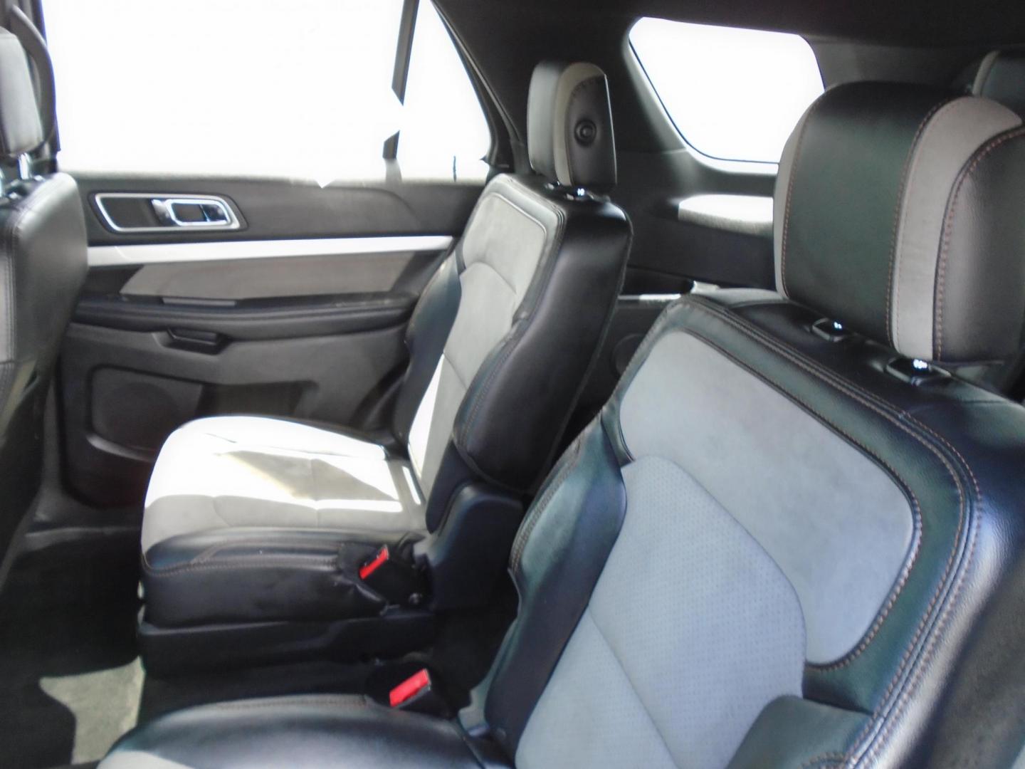 2017 GRAY /BLACK & WHITE Ford Explorer XLT FWD (1FM5K7D83HG) with an 3.5L V6 DOHC 24V engine, 6A transmission, located at 6112 N Florida Avenue, Tampa, FL, 33604, (888) 521-5131, 27.954929, -82.459534 - 499$ Down plus tax & tag. - Photo#13