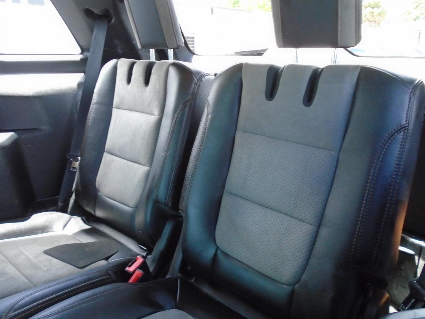 2017 GRAY /BLACK & WHITE Ford Explorer XLT FWD (1FM5K7D83HG) with an 3.5L V6 DOHC 24V engine, 6A transmission, located at 6112 N Florida Avenue, Tampa, FL, 33604, (888) 521-5131, 27.954929, -82.459534 - 499$ Down plus tax & tag. - Photo#14