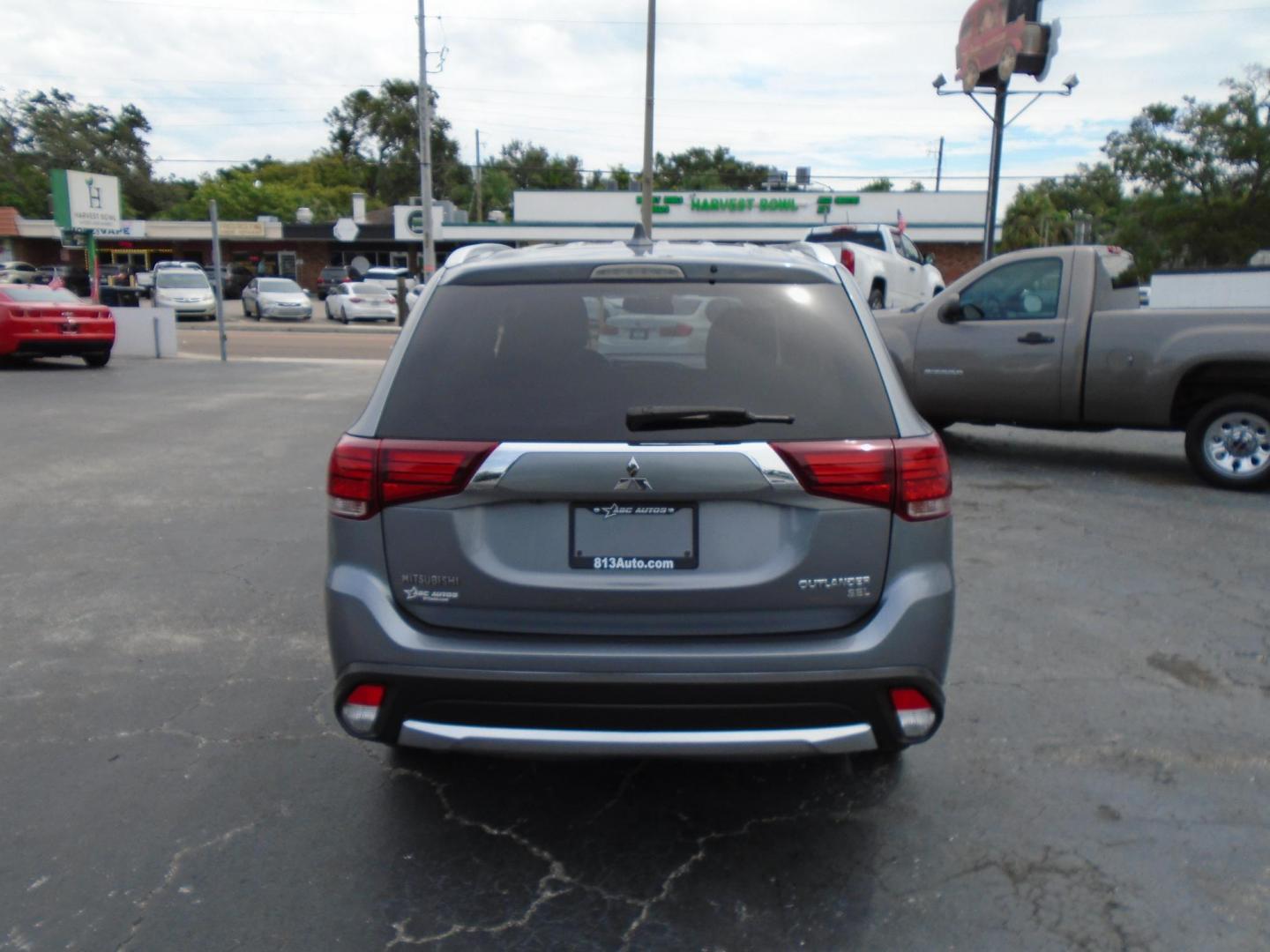 2018 GRAY /Black Mitsubishi Outlander SE 2WD (JA4AD3A32JJ) with an 2.4L L4 DOHC 16V engine, CVT transmission, located at 6112 N Florida Avenue, Tampa, FL, 33604, (888) 521-5131, 27.954929, -82.459534 - 499$ DOWN PLUS TAX & TAG. - Photo#6