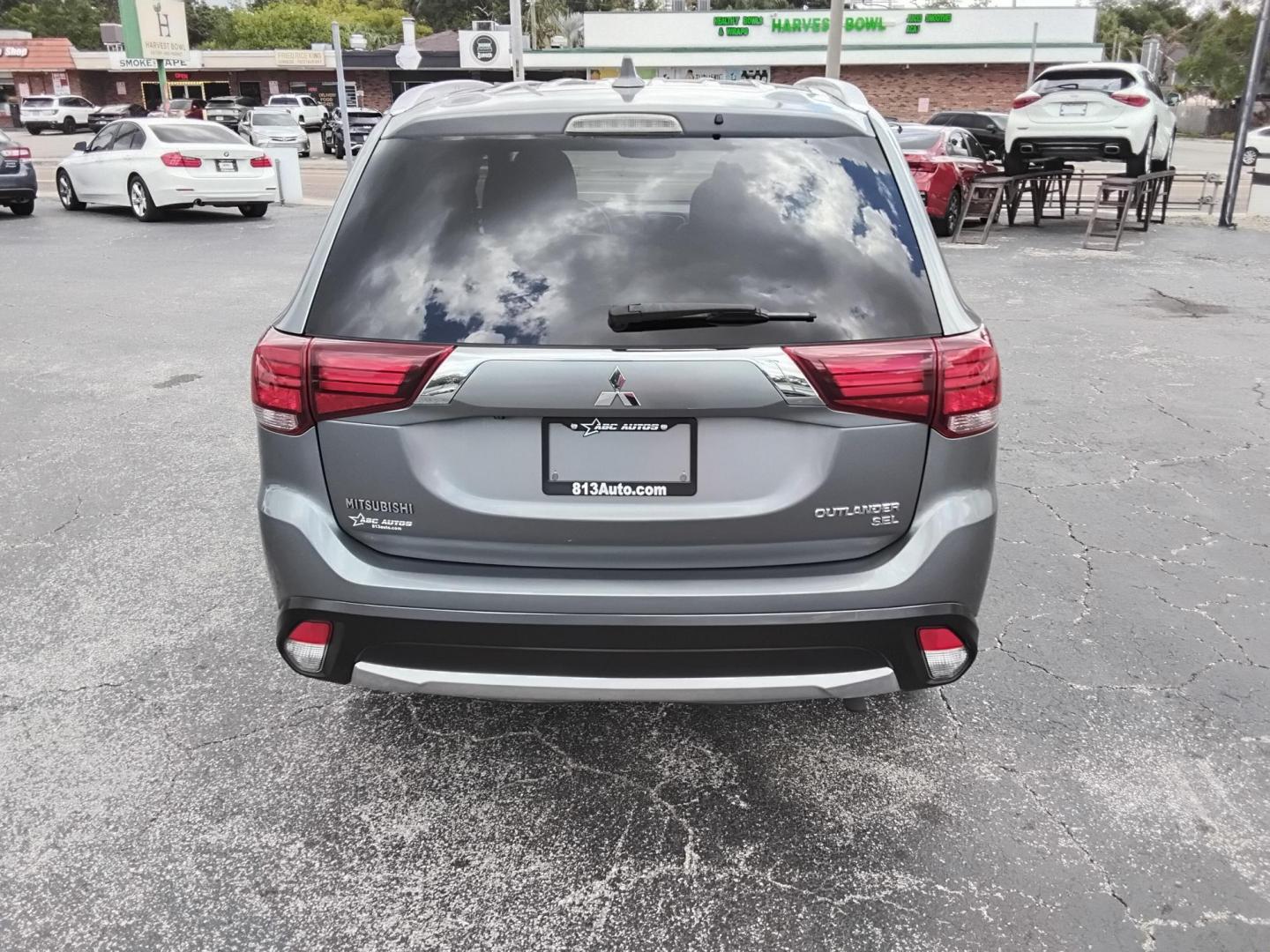 2018 GRAY /Black Mitsubishi Outlander SE 2WD (JA4AD3A32JJ) with an 2.4L L4 DOHC 16V engine, CVT transmission, located at 6112 N Florida Avenue, Tampa, FL, 33604, (888) 521-5131, 27.954929, -82.459534 - 499$ DOWN PLUS TAX & TAG. - Photo#7