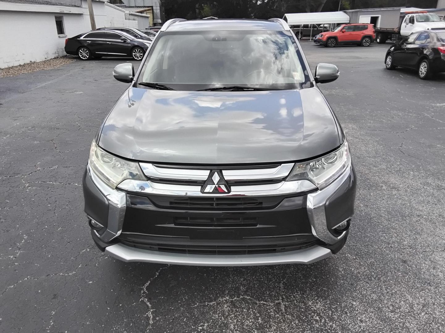 2018 GRAY /Black Mitsubishi Outlander SE 2WD (JA4AD3A32JJ) with an 2.4L L4 DOHC 16V engine, CVT transmission, located at 6112 N Florida Avenue, Tampa, FL, 33604, (888) 521-5131, 27.954929, -82.459534 - 499$ DOWN PLUS TAX & TAG. - Photo#1