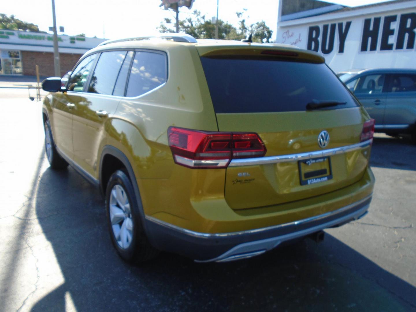 2018 Gold /Black Volkswagen Atlas V6 SEL (1V2ER2CA4JC) with an 3.6L V6 DOHC 24V engine, 8A transmission, located at 6112 N Florida Avenue, Tampa, FL, 33604, (888) 521-5131, 27.954929, -82.459534 - 499$ down plus tax & tag. - Photo#5