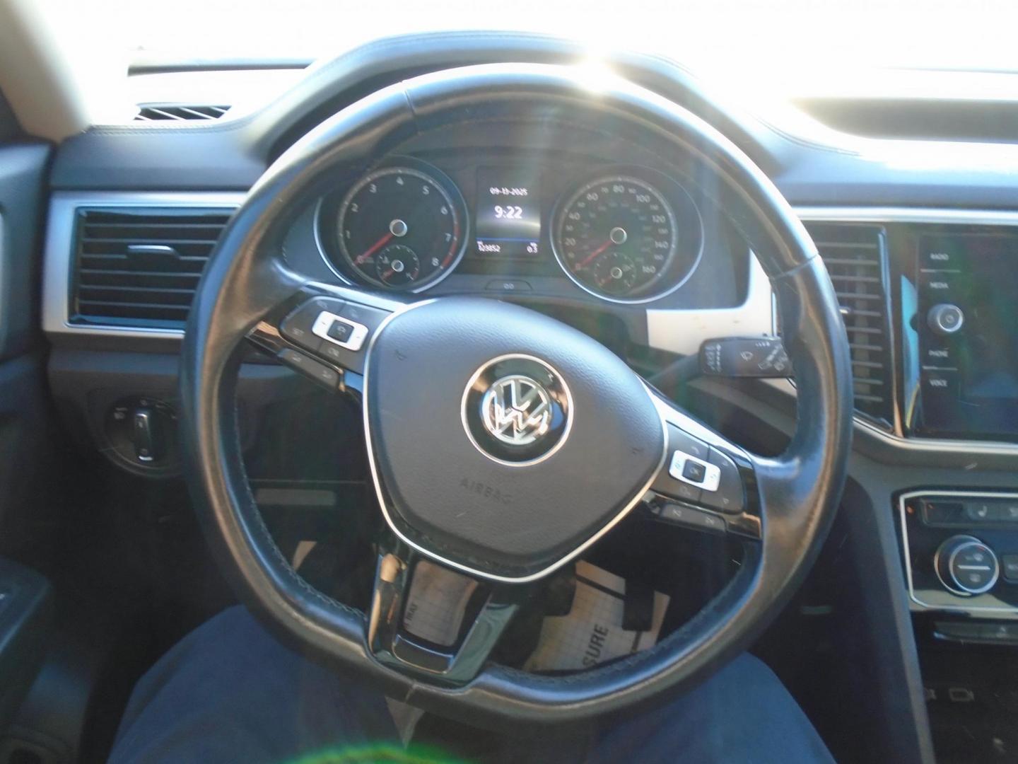 2018 Gold /Black Volkswagen Atlas V6 SEL (1V2ER2CA4JC) with an 3.6L V6 DOHC 24V engine, 8A transmission, located at 6112 N Florida Avenue, Tampa, FL, 33604, (888) 521-5131, 27.954929, -82.459534 - 499$ down plus tax & tag. - Photo#8