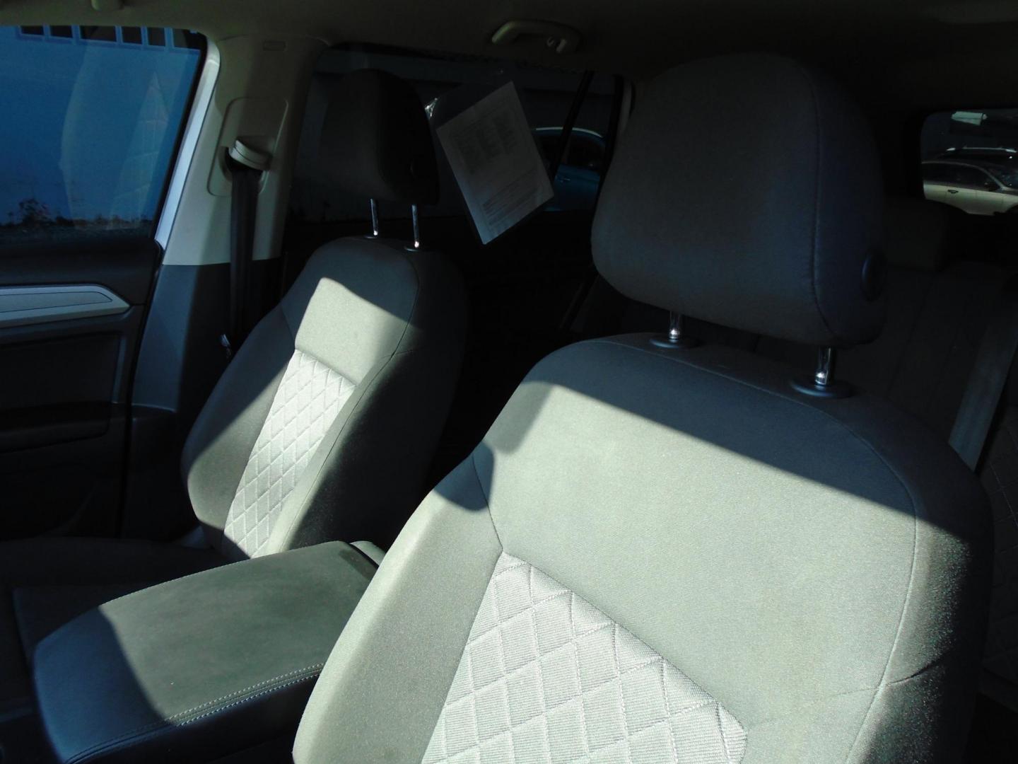 2018 SILVER /Grey Volkswagen Atlas V6 S AWD (1V2GR2CA6JC) with an 3.6L V6 DOHC 24V engine, 8A transmission, located at 6112 N Florida Avenue, Tampa, FL, 33604, (888) 521-5131, 27.954929, -82.459534 - 499$ down plus tax & tag. - Photo#12