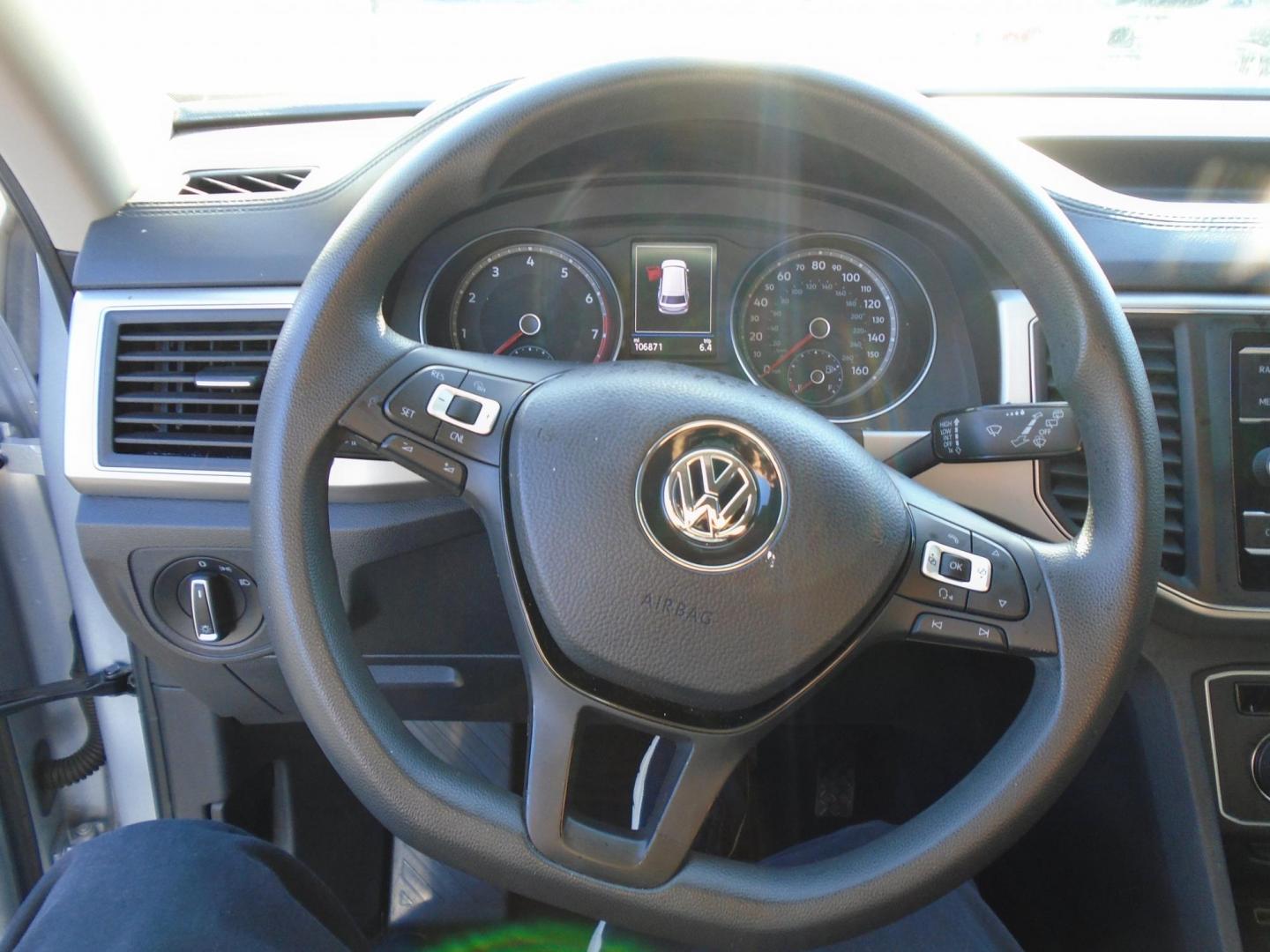 2018 SILVER /Grey Volkswagen Atlas V6 S AWD (1V2GR2CA6JC) with an 3.6L V6 DOHC 24V engine, 8A transmission, located at 6112 N Florida Avenue, Tampa, FL, 33604, (888) 521-5131, 27.954929, -82.459534 - 499$ down plus tax & tag. - Photo#8