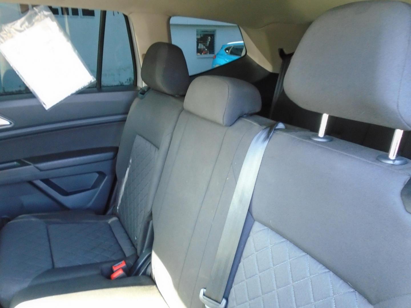2018 SILVER /Grey Volkswagen Atlas V6 S AWD (1V2GR2CA6JC) with an 3.6L V6 DOHC 24V engine, 8A transmission, located at 6112 N Florida Avenue, Tampa, FL, 33604, (888) 521-5131, 27.954929, -82.459534 - 499$ down plus tax & tag. - Photo#13