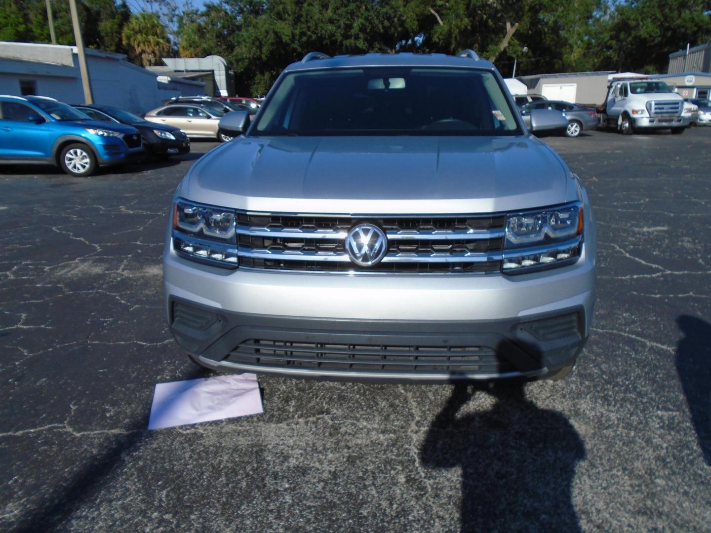 2018 SILVER /Grey Volkswagen Atlas V6 S AWD (1V2GR2CA6JC) with an 3.6L V6 DOHC 24V engine, 8A transmission, located at 6112 N Florida Avenue, Tampa, FL, 33604, (888) 521-5131, 27.954929, -82.459534 - 499$ down plus tax & tag. - Photo#1
