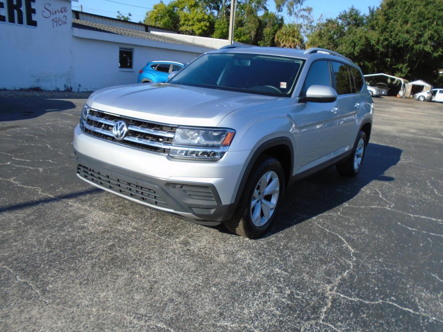2018 SILVER /Grey Volkswagen Atlas V6 S AWD (1V2GR2CA6JC) with an 3.6L V6 DOHC 24V engine, 8A transmission, located at 6112 N Florida Avenue, Tampa, FL, 33604, (888) 521-5131, 27.954929, -82.459534 - 499$ down plus tax & tag. - Photo#2