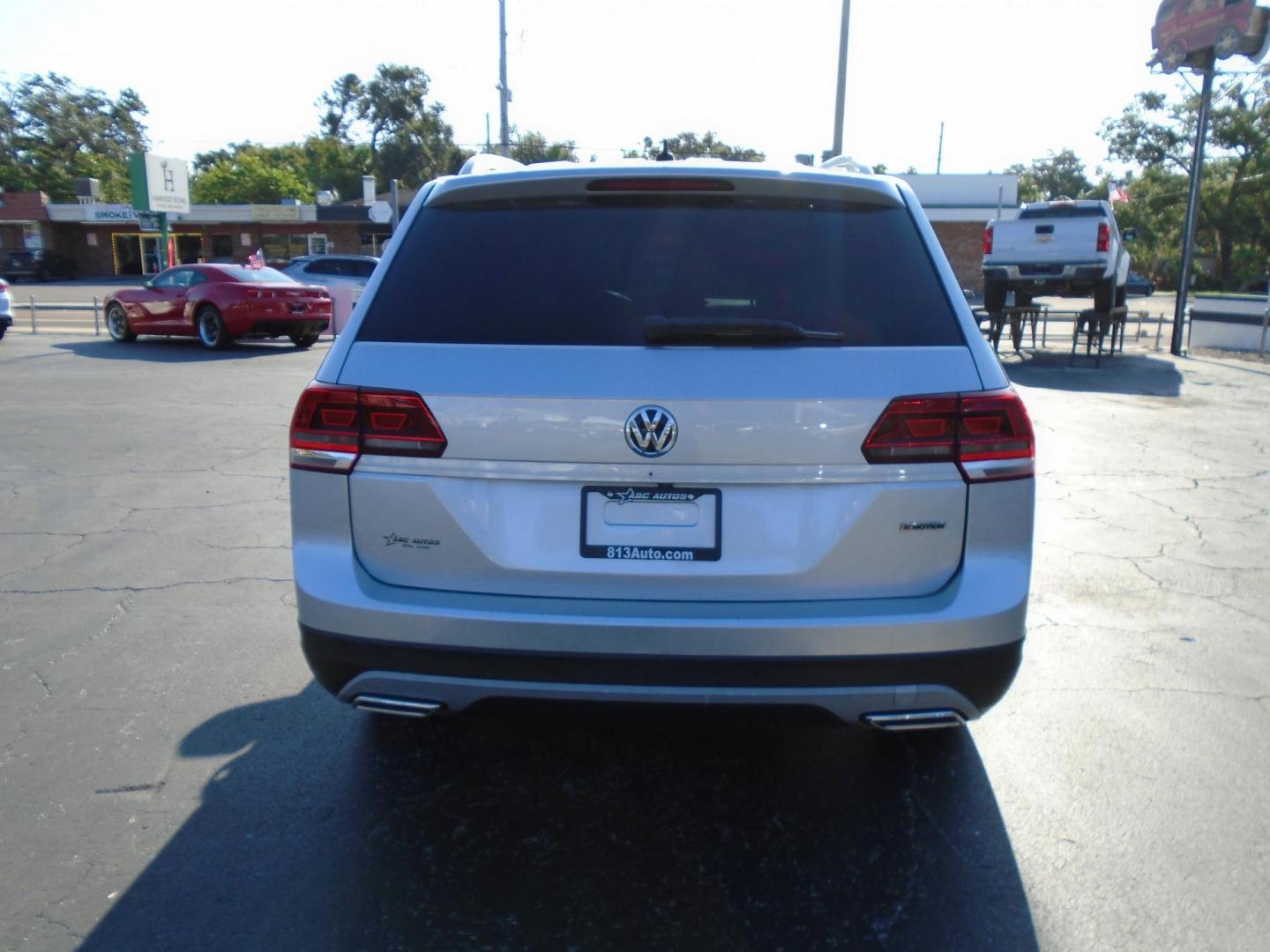 2018 SILVER /Grey Volkswagen Atlas V6 S AWD (1V2GR2CA6JC) with an 3.6L V6 DOHC 24V engine, 8A transmission, located at 6112 N Florida Avenue, Tampa, FL, 33604, (888) 521-5131, 27.954929, -82.459534 - 499$ down plus tax & tag. - Photo#6