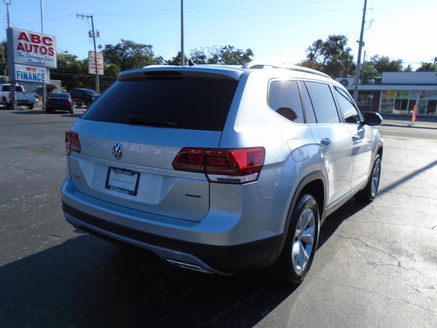2018 SILVER /Grey Volkswagen Atlas V6 S AWD (1V2GR2CA6JC) with an 3.6L V6 DOHC 24V engine, 8A transmission, located at 6112 N Florida Avenue, Tampa, FL, 33604, (888) 521-5131, 27.954929, -82.459534 - 499$ down plus tax & tag. - Photo#4
