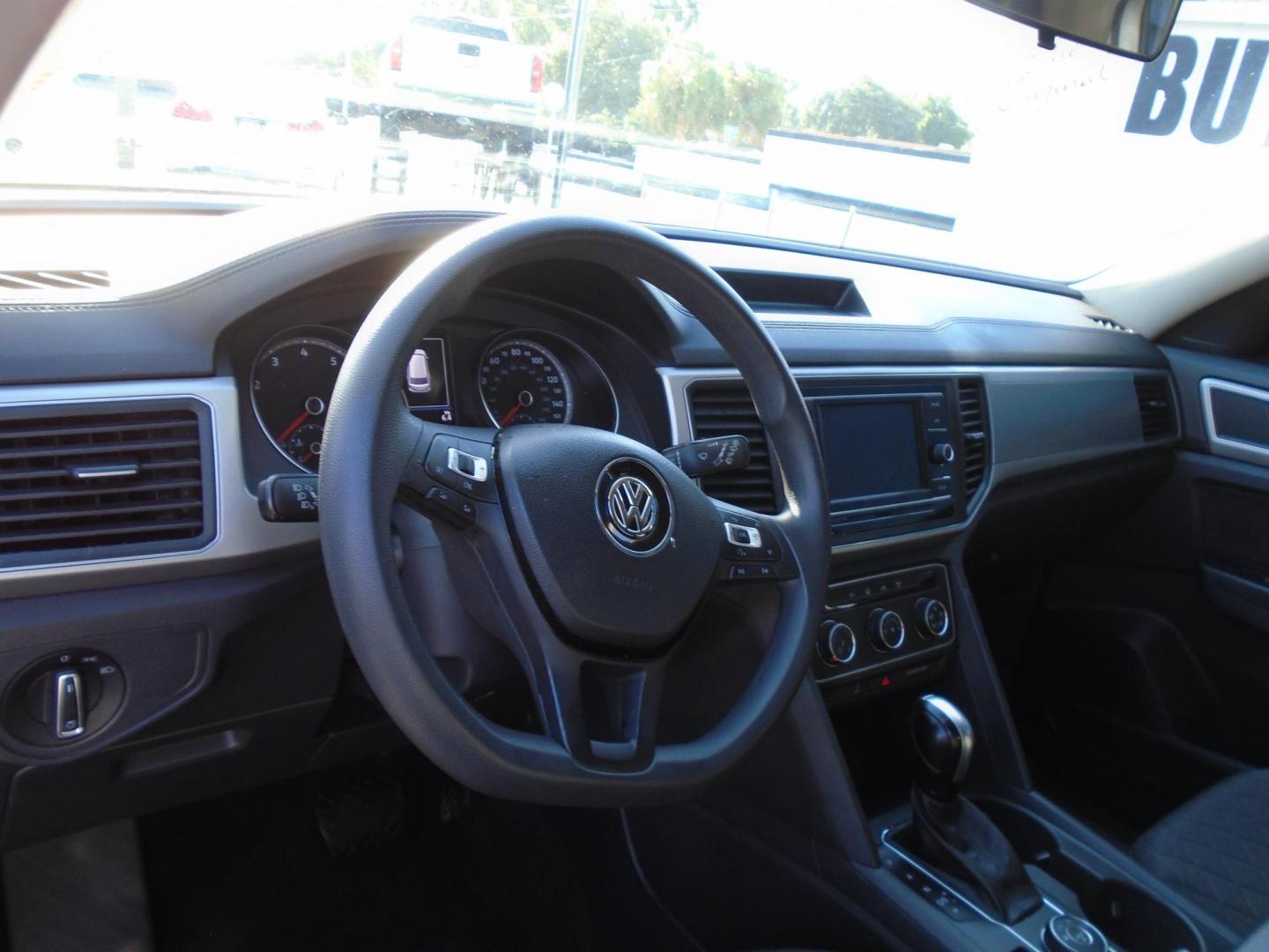 2018 SILVER /Grey Volkswagen Atlas V6 S AWD (1V2GR2CA6JC) with an 3.6L V6 DOHC 24V engine, 8A transmission, located at 6112 N Florida Avenue, Tampa, FL, 33604, (888) 521-5131, 27.954929, -82.459534 - 499$ down plus tax & tag. - Photo#9
