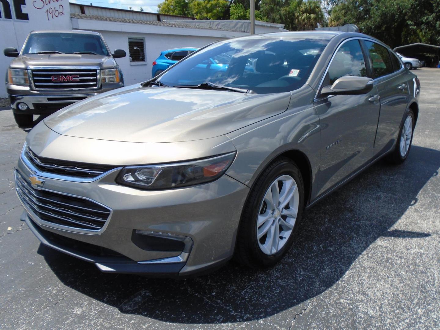 2018 BROWN /Black Chevrolet Malibu LT (1G1ZD5ST4JF) with an 1.5L L4 DOHC 16V engine, 6A transmission, located at 6112 N Florida Avenue, Tampa, FL, 33604, (888) 521-5131, 27.954929, -82.459534 - 499$ down plus tax & tag. - Photo#2