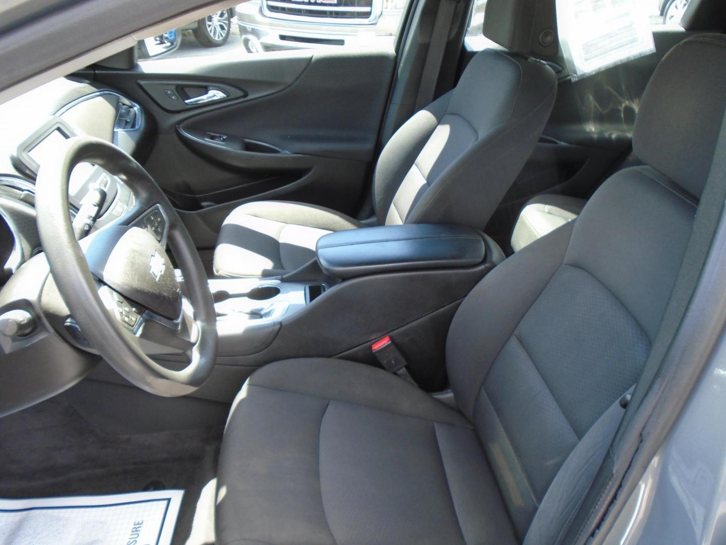 2018 BROWN /Black Chevrolet Malibu LT (1G1ZD5ST4JF) with an 1.5L L4 DOHC 16V engine, 6A transmission, located at 6112 N Florida Avenue, Tampa, FL, 33604, (888) 521-5131, 27.954929, -82.459534 - 499$ down plus tax & tag. - Photo#9