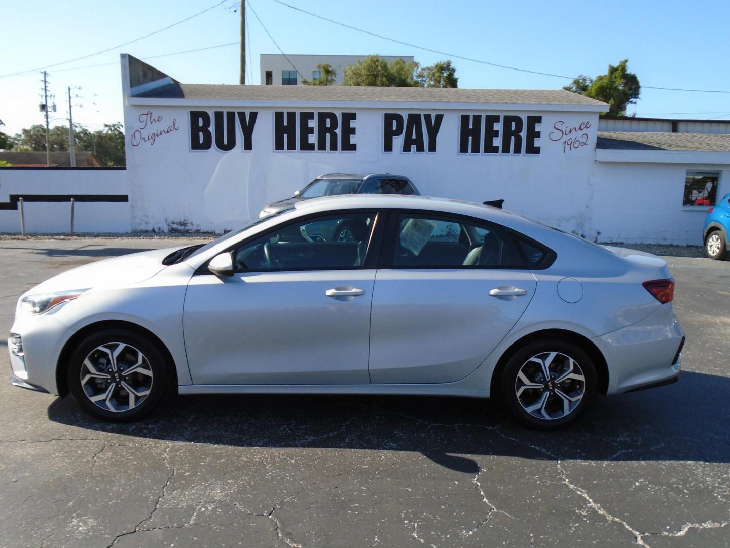 2021 GRAY /Black Kia Forte FE (3KPF24AD0ME) with an 2.0L L4 DOHC 16V engine, CVT transmission, located at 6112 N Florida Avenue, Tampa, FL, 33604, (888) 521-5131, 27.954929, -82.459534 - 499$ down plus tax & tag. - Photo#0