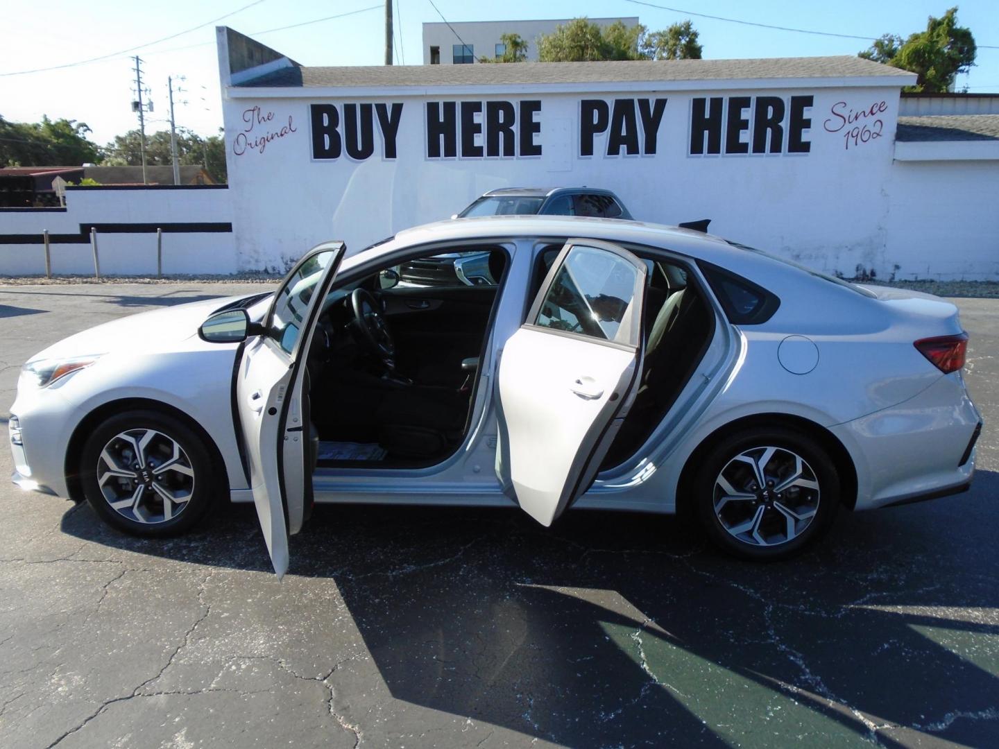 2021 GRAY /Black Kia Forte FE (3KPF24AD0ME) with an 2.0L L4 DOHC 16V engine, CVT transmission, located at 6112 N Florida Avenue, Tampa, FL, 33604, (888) 521-5131, 27.954929, -82.459534 - 499$ down plus tax & tag. - Photo#1