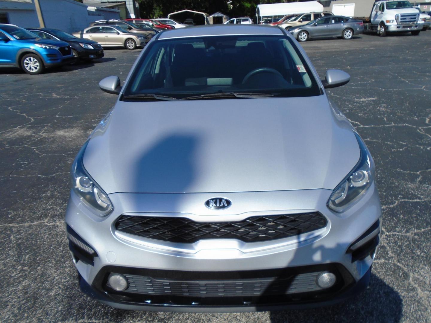 2021 GRAY /Black Kia Forte FE (3KPF24AD0ME) with an 2.0L L4 DOHC 16V engine, CVT transmission, located at 6112 N Florida Avenue, Tampa, FL, 33604, (888) 521-5131, 27.954929, -82.459534 - 499$ down plus tax & tag. - Photo#4