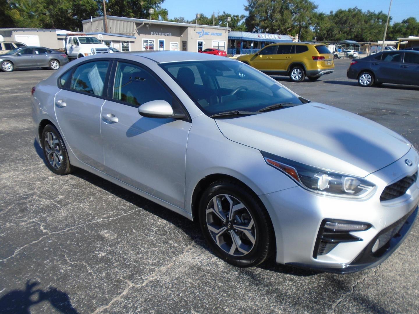 2021 GRAY /Black Kia Forte FE (3KPF24AD0ME) with an 2.0L L4 DOHC 16V engine, CVT transmission, located at 6112 N Florida Avenue, Tampa, FL, 33604, (888) 521-5131, 27.954929, -82.459534 - 499$ down plus tax & tag. - Photo#6