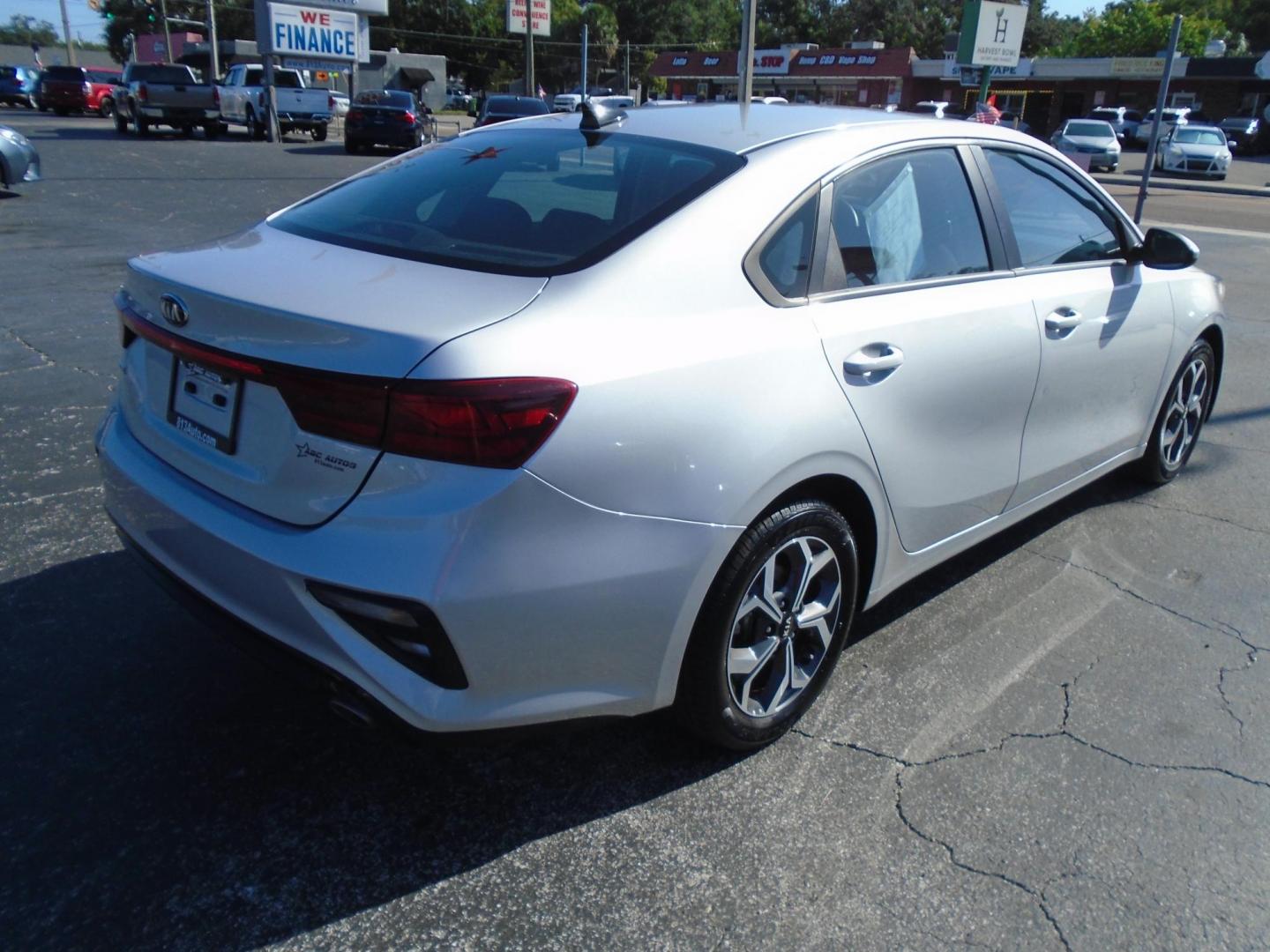 2021 GRAY /Black Kia Forte FE (3KPF24AD0ME) with an 2.0L L4 DOHC 16V engine, CVT transmission, located at 6112 N Florida Avenue, Tampa, FL, 33604, (888) 521-5131, 27.954929, -82.459534 - 499$ down plus tax & tag. - Photo#8