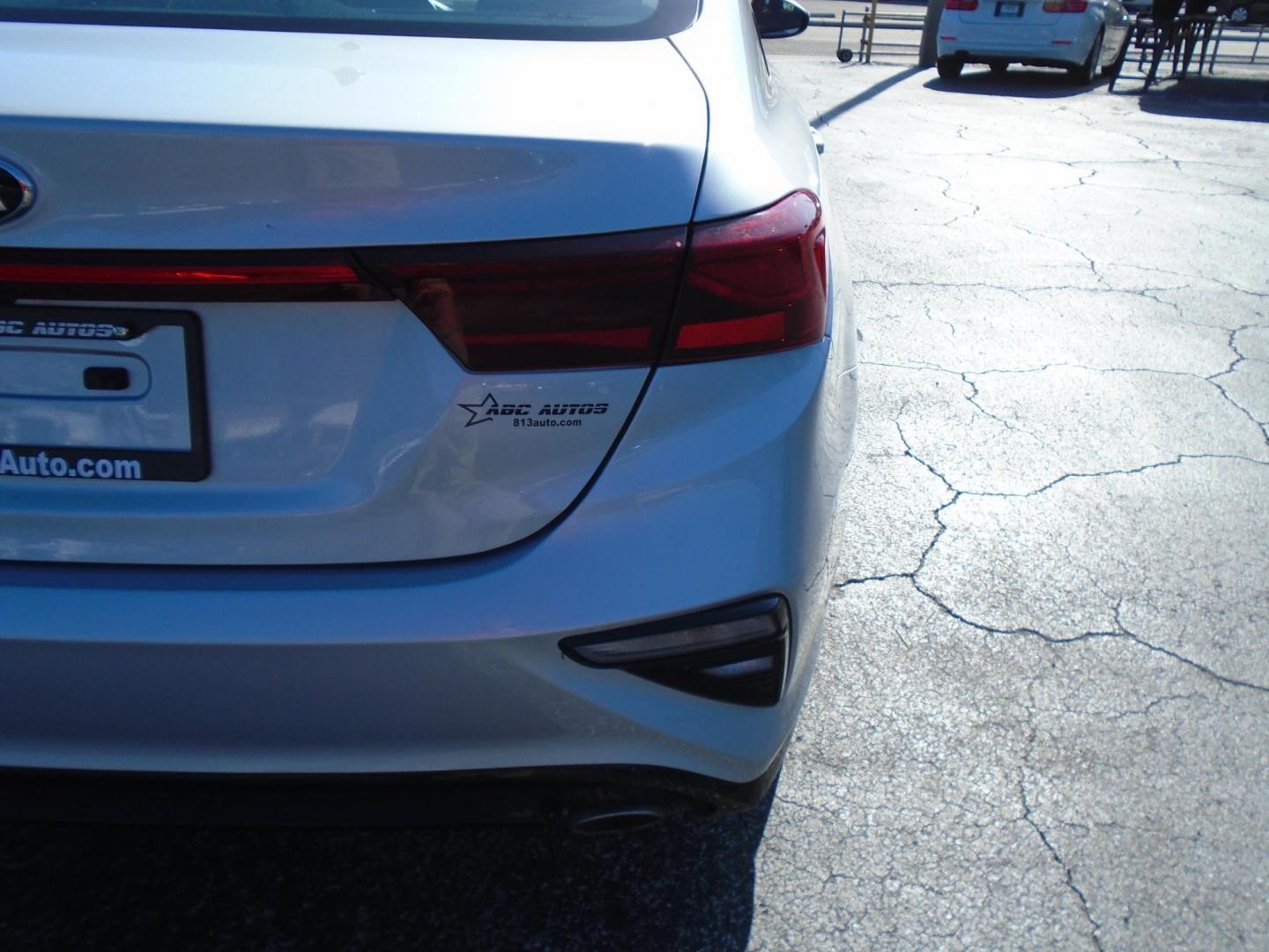 2021 GRAY /Black Kia Forte FE (3KPF24AD0ME) with an 2.0L L4 DOHC 16V engine, CVT transmission, located at 6112 N Florida Avenue, Tampa, FL, 33604, (888) 521-5131, 27.954929, -82.459534 - 499$ down plus tax & tag. - Photo#9