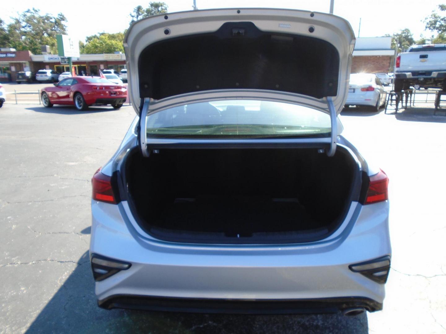2021 GRAY /Black Kia Forte FE (3KPF24AD0ME) with an 2.0L L4 DOHC 16V engine, CVT transmission, located at 6112 N Florida Avenue, Tampa, FL, 33604, (888) 521-5131, 27.954929, -82.459534 - 499$ down plus tax & tag. - Photo#11