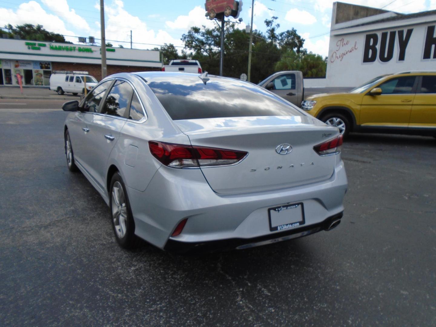 2018 SILVER /White Hyundai Sonata Sport (5NPE34AFXJH) with an 2.4L L4 DOHC 16V engine, 6A transmission, located at 6112 N Florida Avenue, Tampa, FL, 33604, (888) 521-5131, 27.954929, -82.459534 - 499$ DOWN PLUS TAX & TAG. - Photo#4