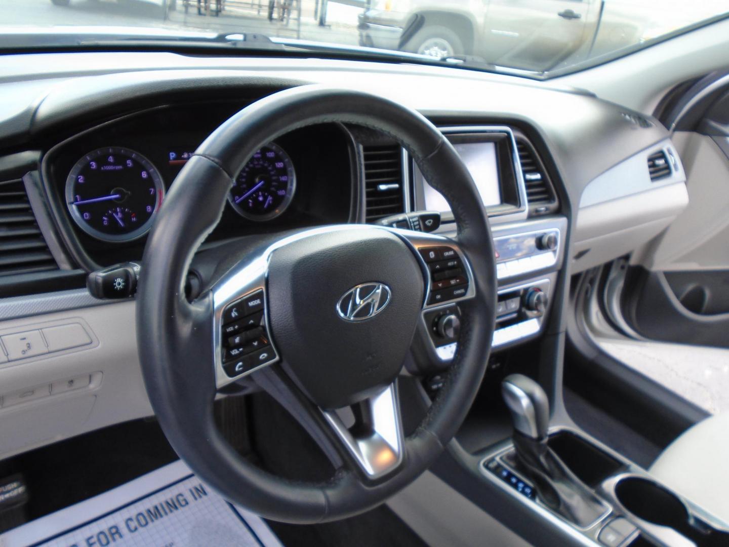 2018 SILVER /White Hyundai Sonata Sport (5NPE34AFXJH) with an 2.4L L4 DOHC 16V engine, 6A transmission, located at 6112 N Florida Avenue, Tampa, FL, 33604, (888) 521-5131, 27.954929, -82.459534 - 499$ DOWN PLUS TAX & TAG. - Photo#9