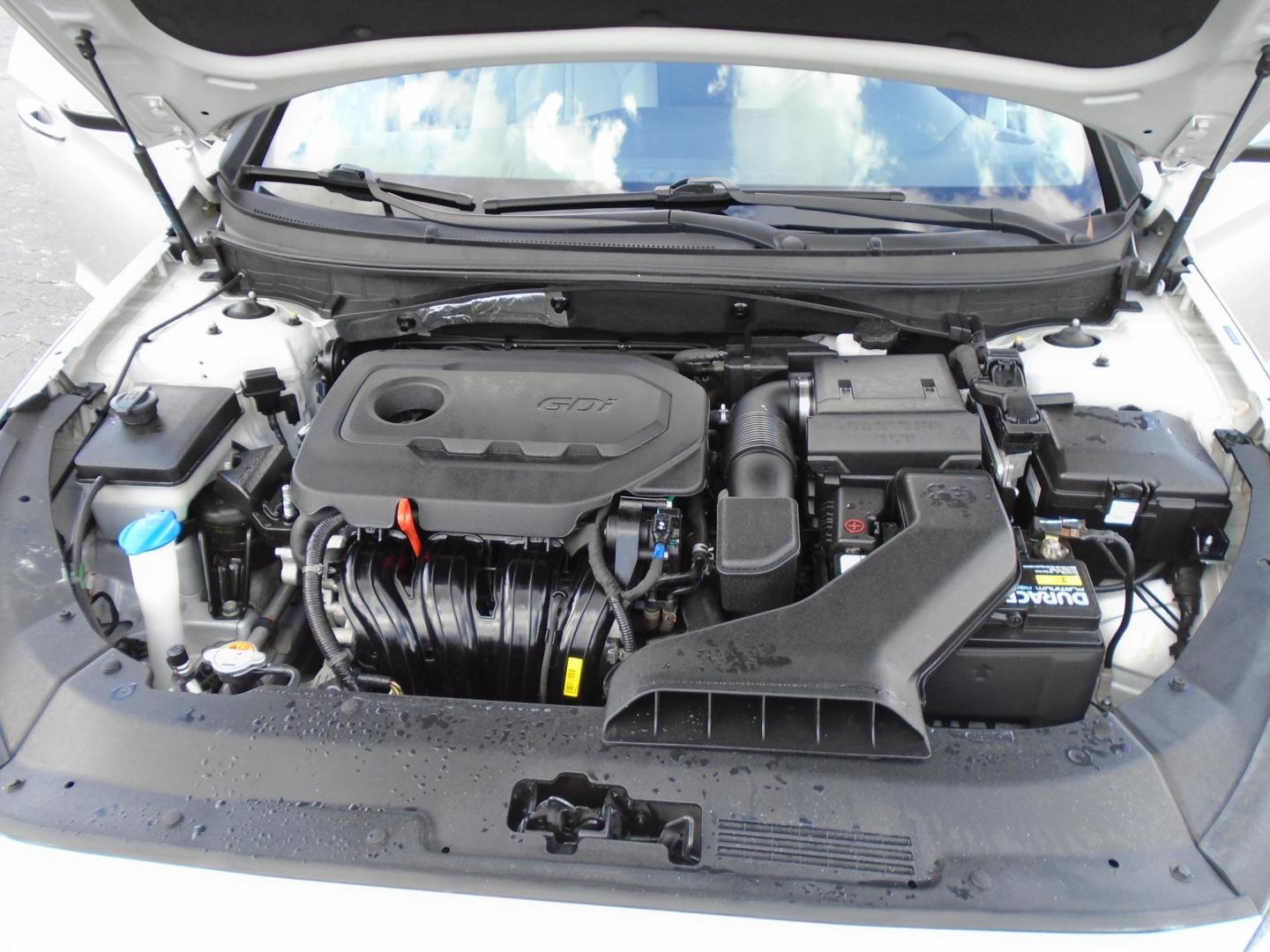 2018 SILVER /White Hyundai Sonata Sport (5NPE34AFXJH) with an 2.4L L4 DOHC 16V engine, 6A transmission, located at 6112 N Florida Avenue, Tampa, FL, 33604, (888) 521-5131, 27.954929, -82.459534 - 499$ DOWN PLUS TAX & TAG. - Photo#15