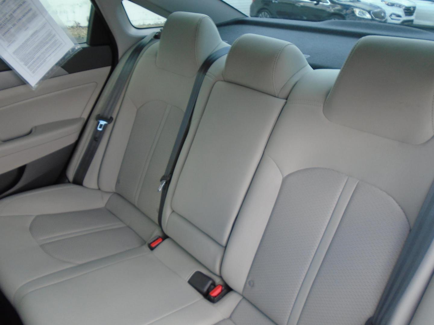2018 SILVER /White Hyundai Sonata Sport (5NPE34AFXJH) with an 2.4L L4 DOHC 16V engine, 6A transmission, located at 6112 N Florida Avenue, Tampa, FL, 33604, (888) 521-5131, 27.954929, -82.459534 - 499$ DOWN PLUS TAX & TAG. - Photo#11