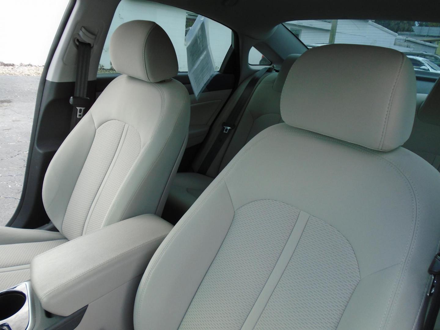 2018 SILVER /White Hyundai Sonata Sport (5NPE34AFXJH) with an 2.4L L4 DOHC 16V engine, 6A transmission, located at 6112 N Florida Avenue, Tampa, FL, 33604, (888) 521-5131, 27.954929, -82.459534 - 499$ DOWN PLUS TAX & TAG. - Photo#10