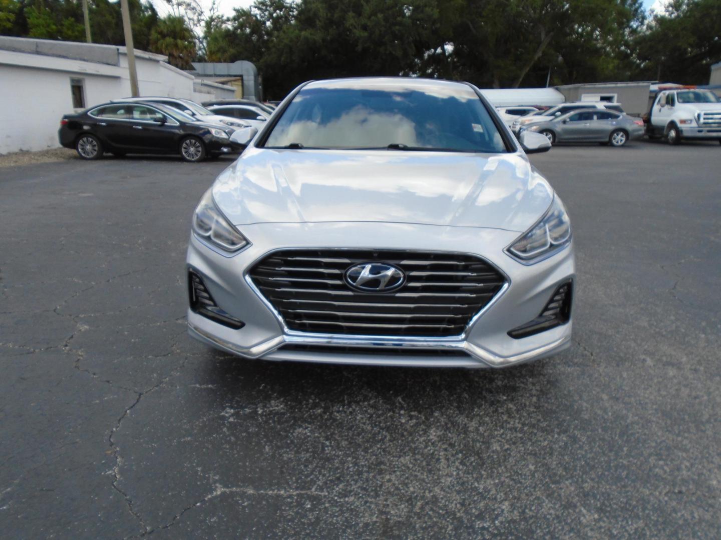 2018 SILVER /White Hyundai Sonata Sport (5NPE34AFXJH) with an 2.4L L4 DOHC 16V engine, 6A transmission, located at 6112 N Florida Avenue, Tampa, FL, 33604, (888) 521-5131, 27.954929, -82.459534 - 499$ DOWN PLUS TAX & TAG. - Photo#1