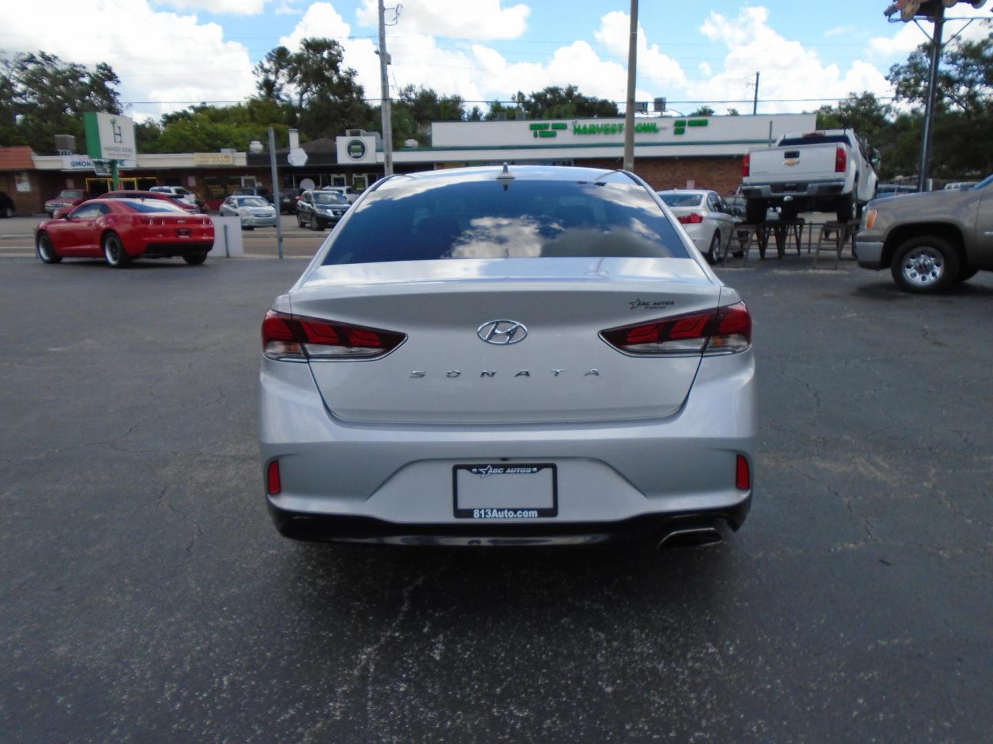 2018 SILVER /White Hyundai Sonata Sport (5NPE34AFXJH) with an 2.4L L4 DOHC 16V engine, 6A transmission, located at 6112 N Florida Avenue, Tampa, FL, 33604, (888) 521-5131, 27.954929, -82.459534 - 499$ DOWN PLUS TAX & TAG. - Photo#6