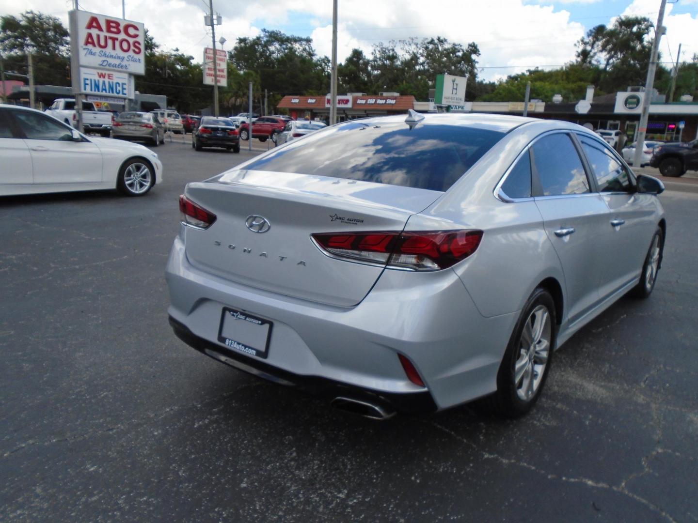 2018 SILVER /White Hyundai Sonata Sport (5NPE34AFXJH) with an 2.4L L4 DOHC 16V engine, 6A transmission, located at 6112 N Florida Avenue, Tampa, FL, 33604, (888) 521-5131, 27.954929, -82.459534 - 499$ DOWN PLUS TAX & TAG. - Photo#5