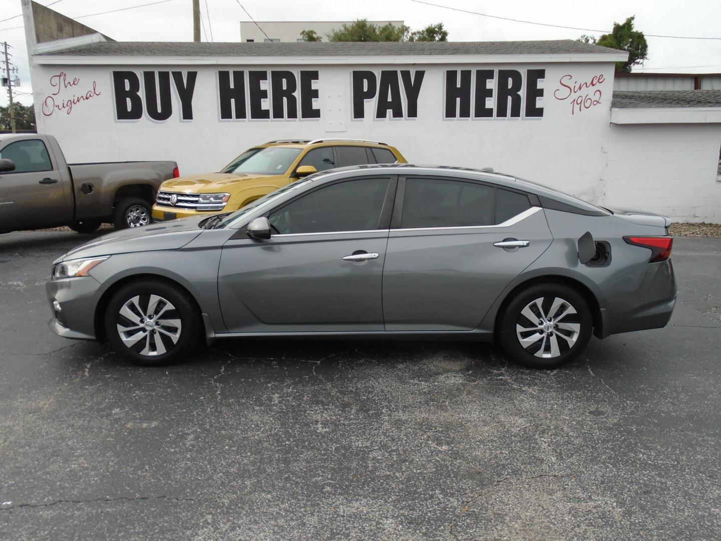 2019 GRAY /Grey Nissan Altima 2.5 S (1N4BL4BVXKC) with an 2.5L L4 DOHC 16V engine, CVT transmission, located at 6112 N Florida Avenue, Tampa, FL, 33604, (888) 521-5131, 27.954929, -82.459534 - 499$ DOWN PLUS TAX & TAG. - Photo#0